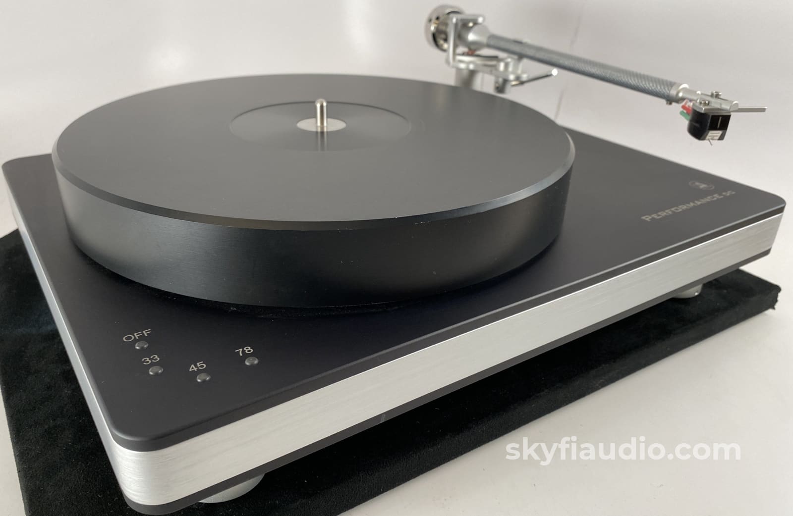 Clearaudio Performance Dc Turntable With Dust Cover And Virtuoso V2 Cartridge