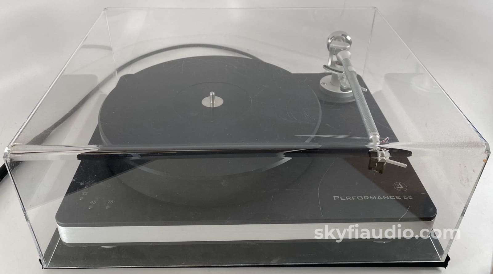 Clearaudio Performance Dc Turntable With Dust Cover And Virtuoso V2 Cartridge