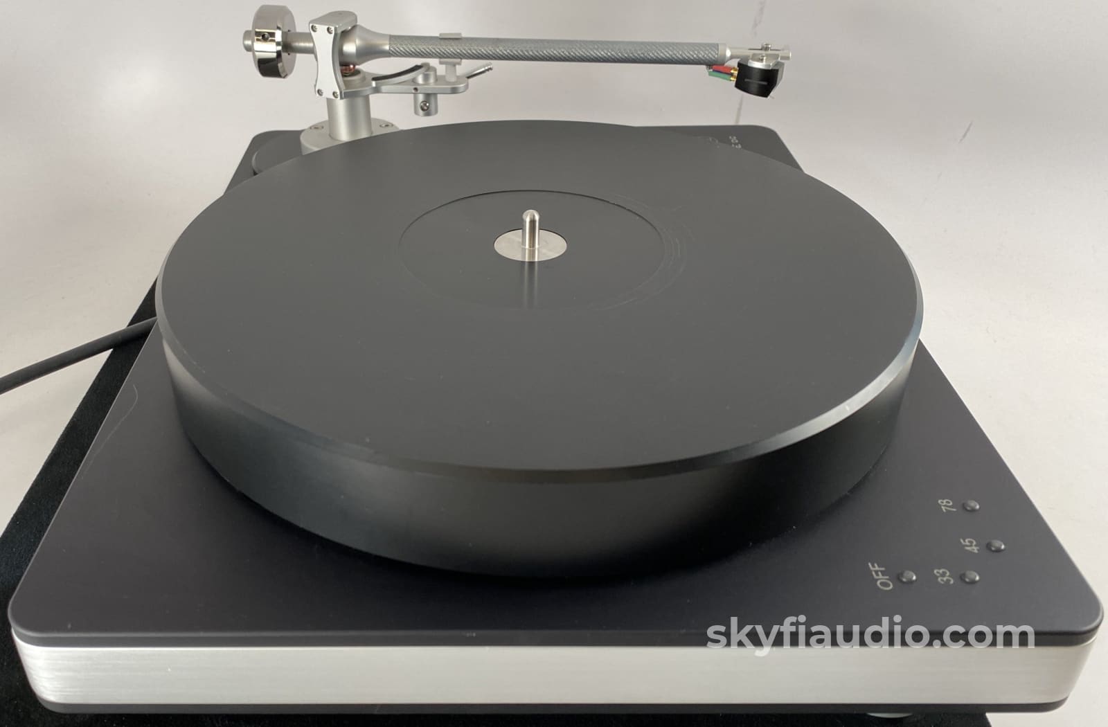 Clearaudio Performance Dc Turntable With Dust Cover And Virtuoso V2 Cartridge