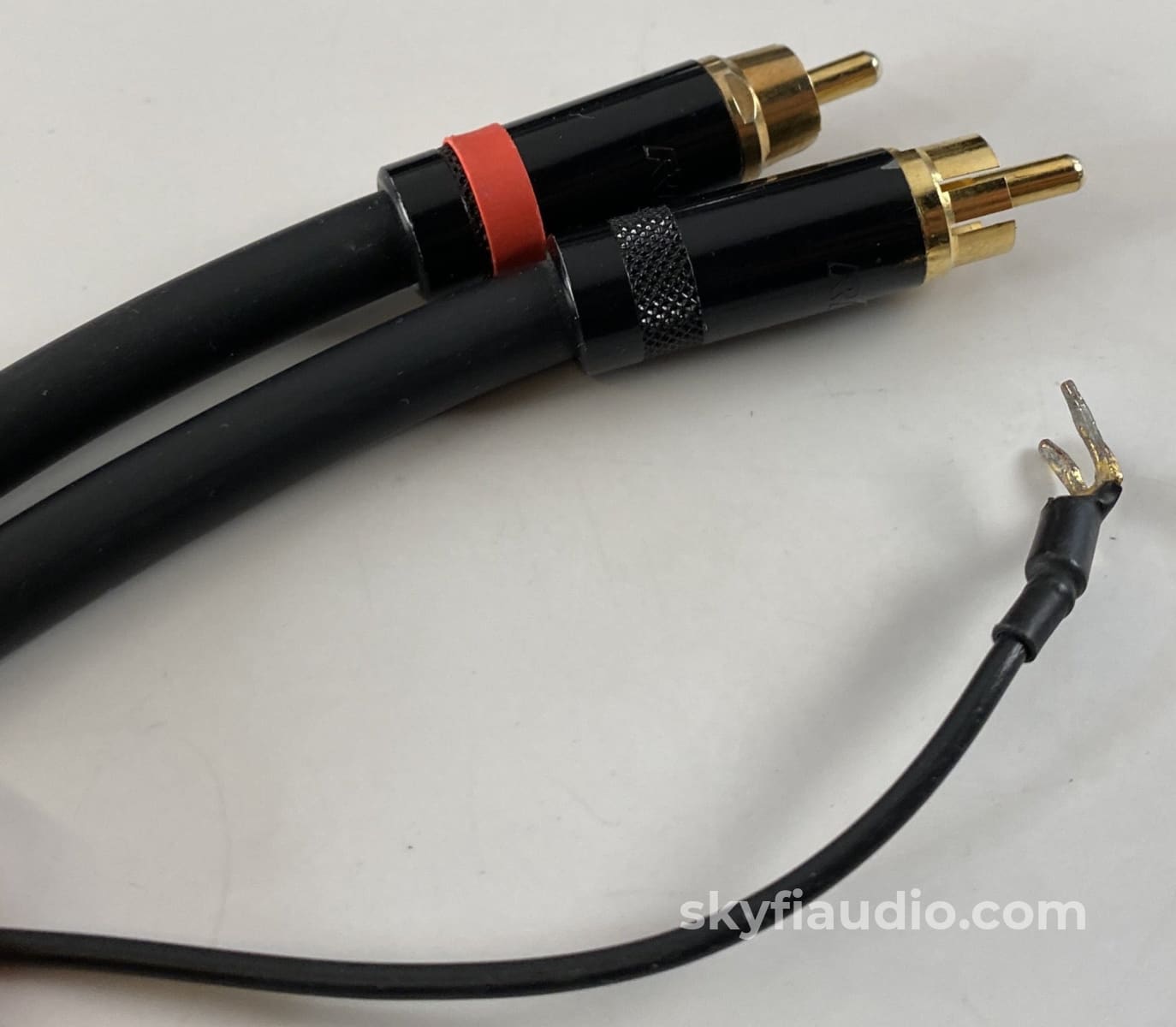 Clearaudio Performance Dc Turntable With Dust Cover And Virtuoso V2 Cartridge