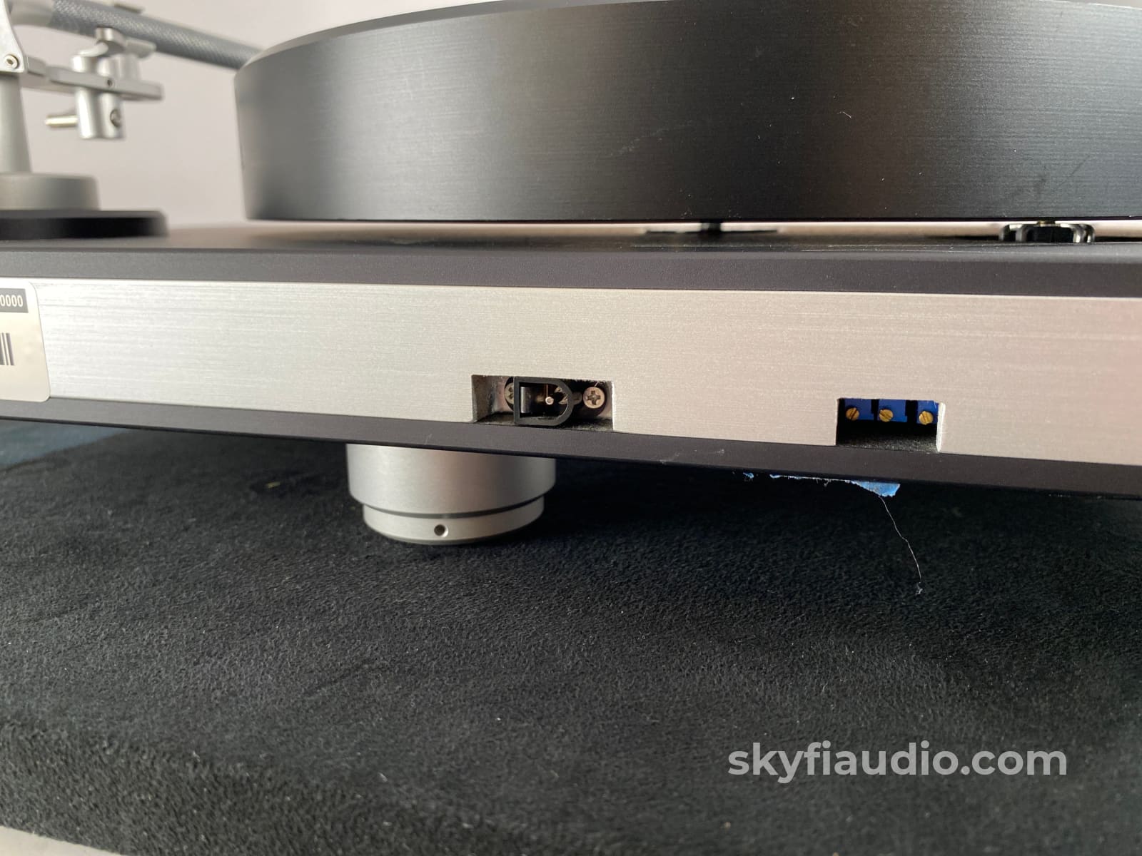 Clearaudio Performance Dc Turntable With Dust Cover And Virtuoso V2 Cartridge