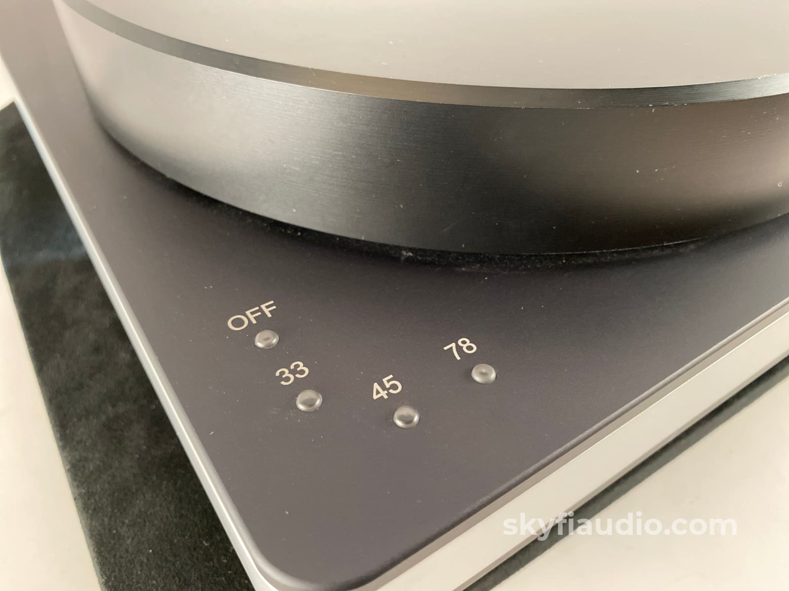 Clearaudio Performance Dc Turntable With Dust Cover And Virtuoso V2 Cartridge