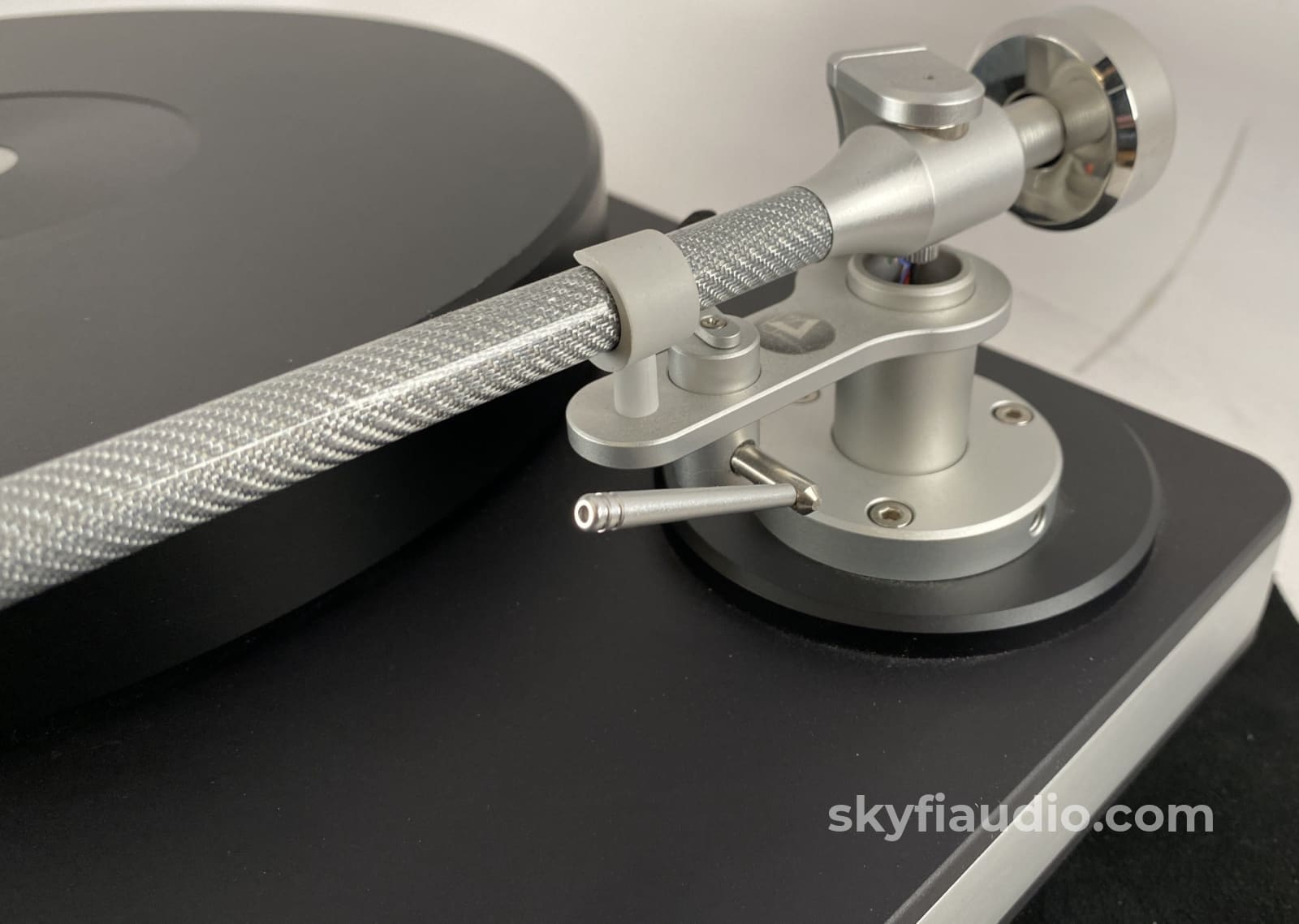 Clearaudio Performance Dc Turntable With Dust Cover And Virtuoso V2 Cartridge