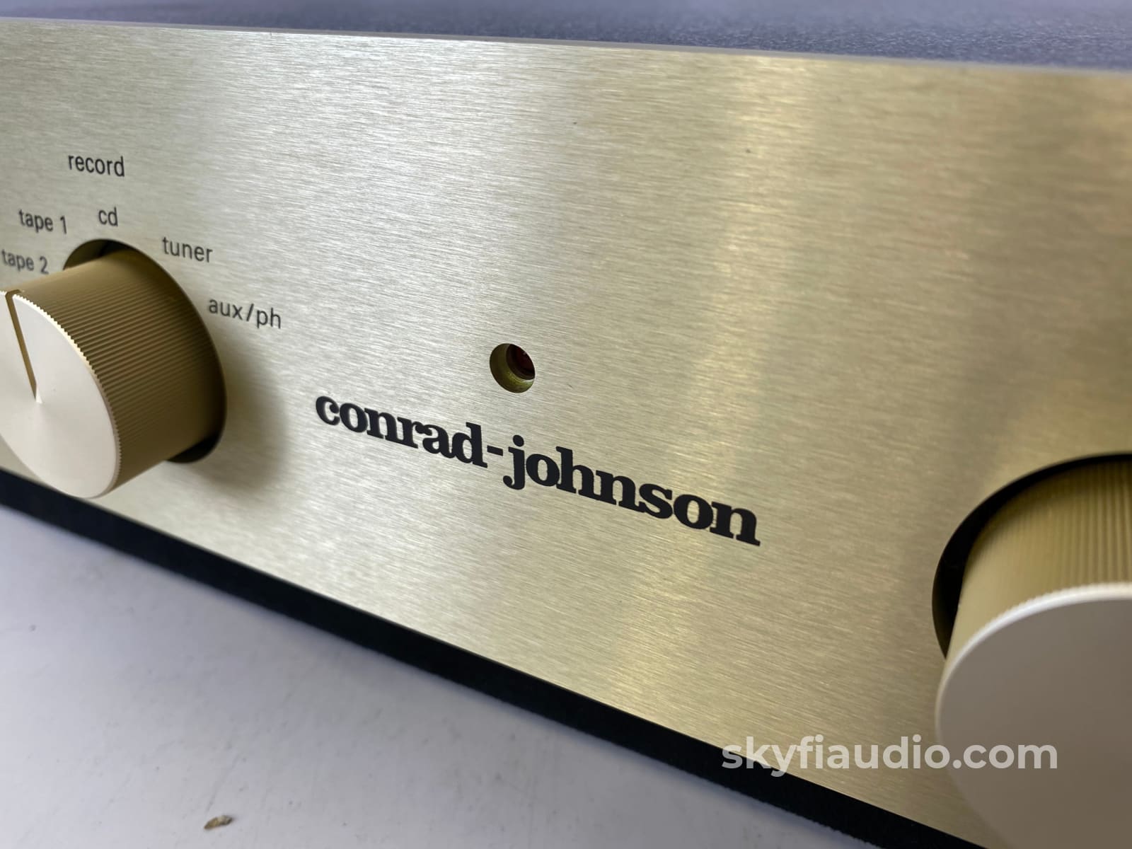 Conrad-Johnson Pf2L Line Level All-Analog Preamplifier