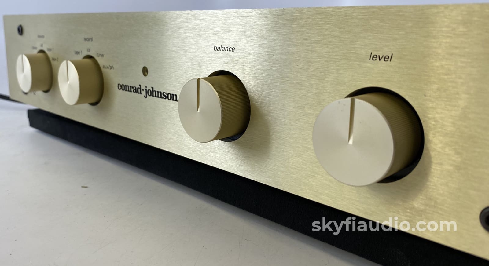 Conrad-Johnson Pf2L Line Level All-Analog Preamplifier