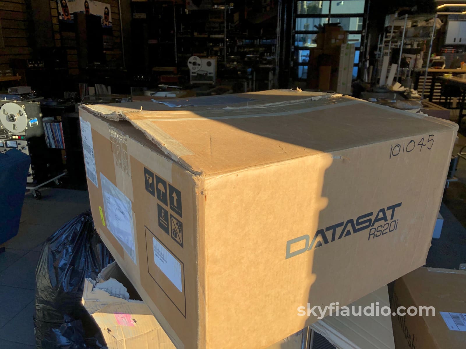 Datasat Digital - Rs20I Flagship Theater Processor Preamplifier