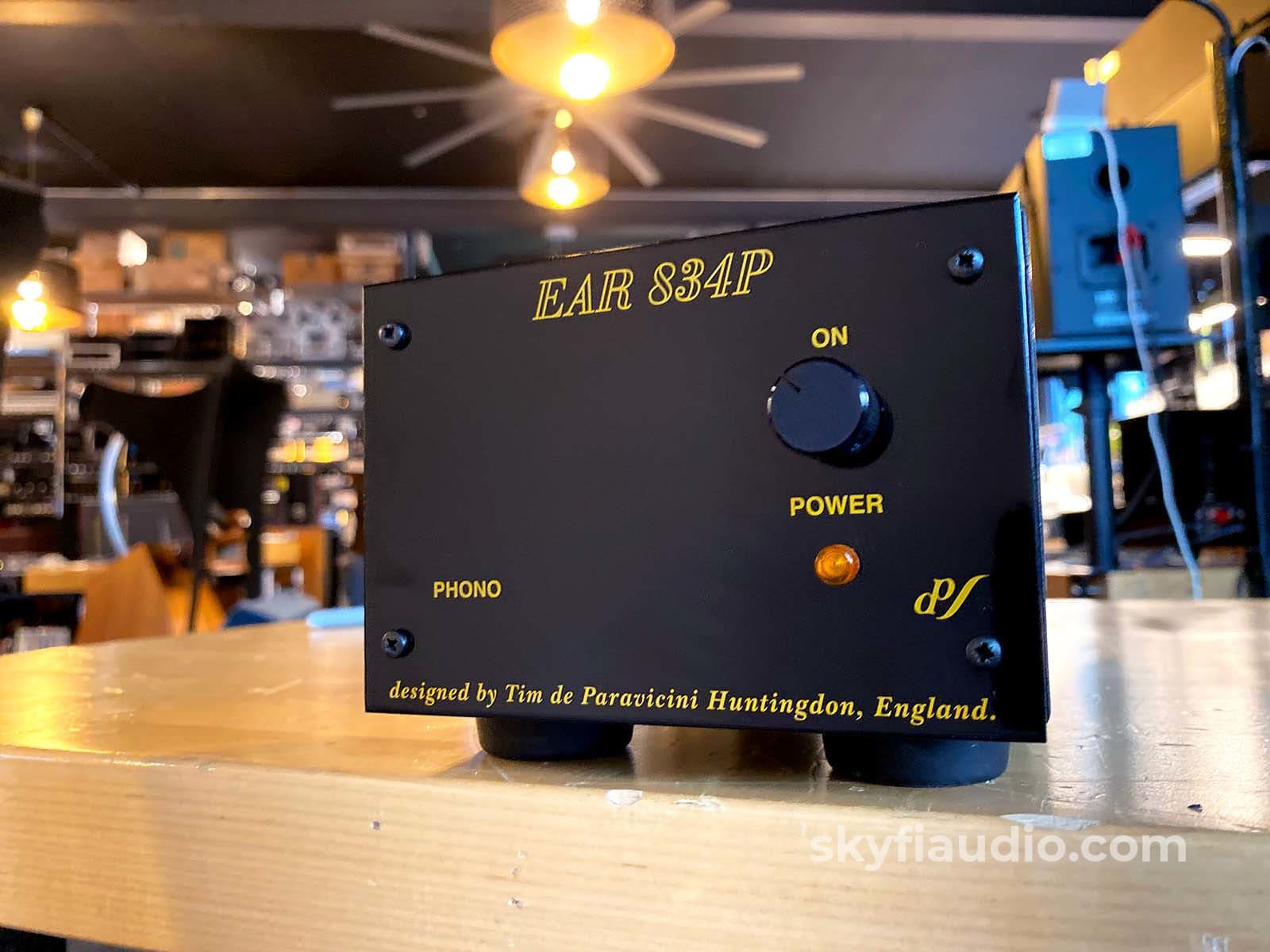 EAR (Esoteric Audio Research) 834P MM/MC Tube Phono Stage