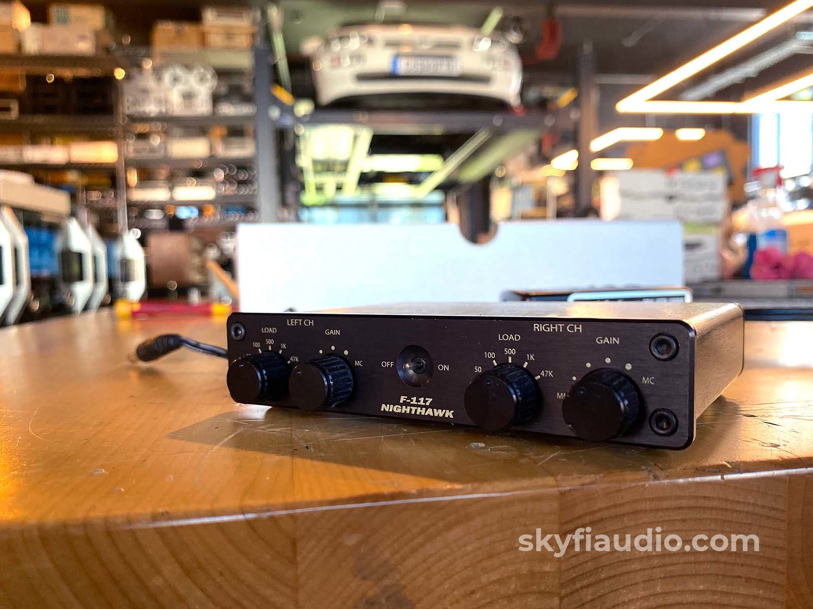 Emmeline F-117 The Nighthawk Battery Powered Mm/Mc Phono Stage Preamplifier