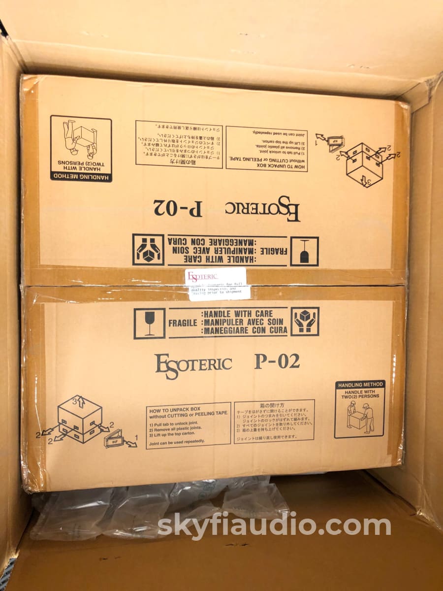 Esoteric P-02 Sacd/Cd Transport And D-02 Dac - Flagship Combination 100/120/230V Cd + Digital