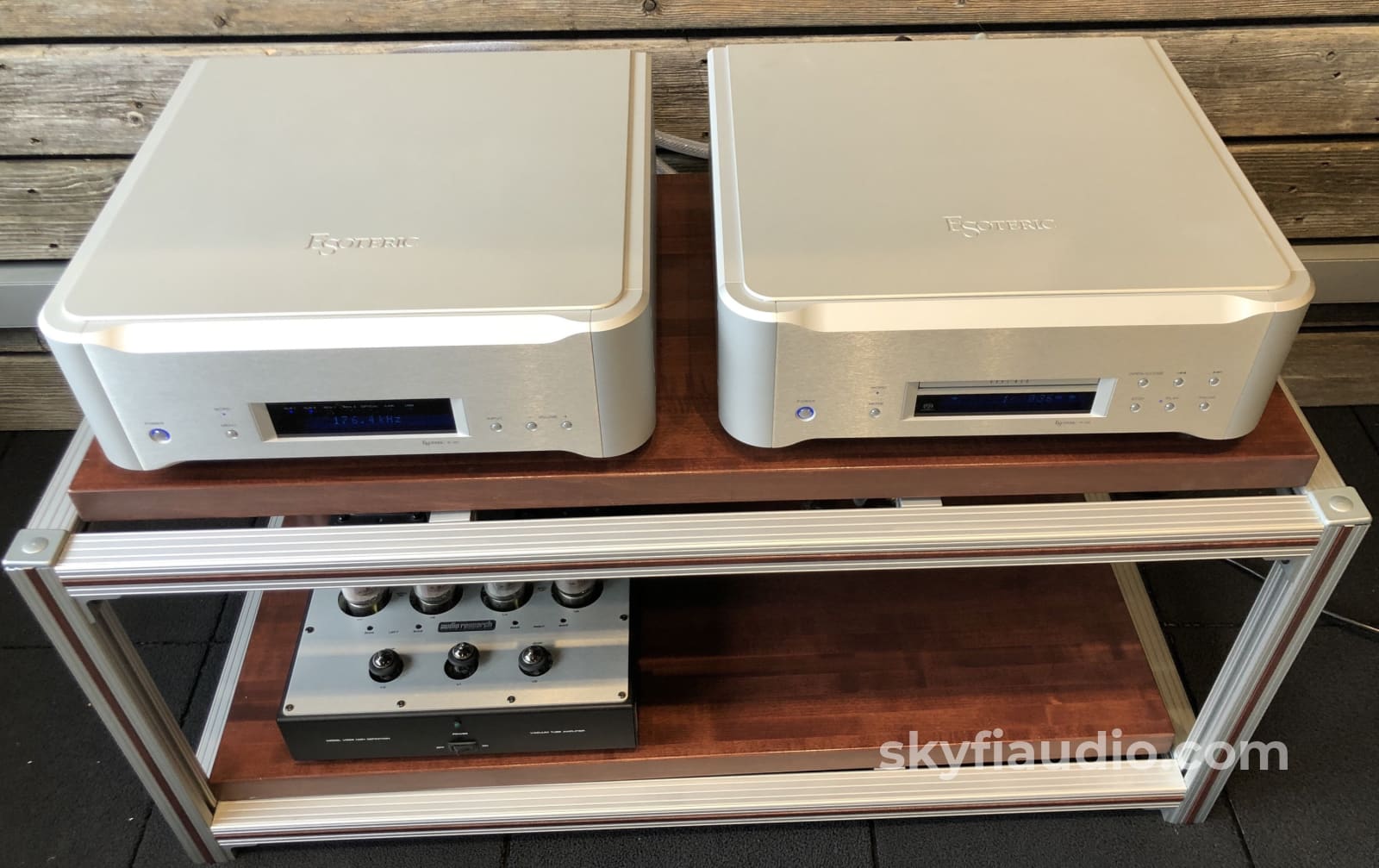 Esoteric P-02 Sacd/Cd Transport And D-02 Dac - Flagship Combination 100/120/230V Cd + Digital