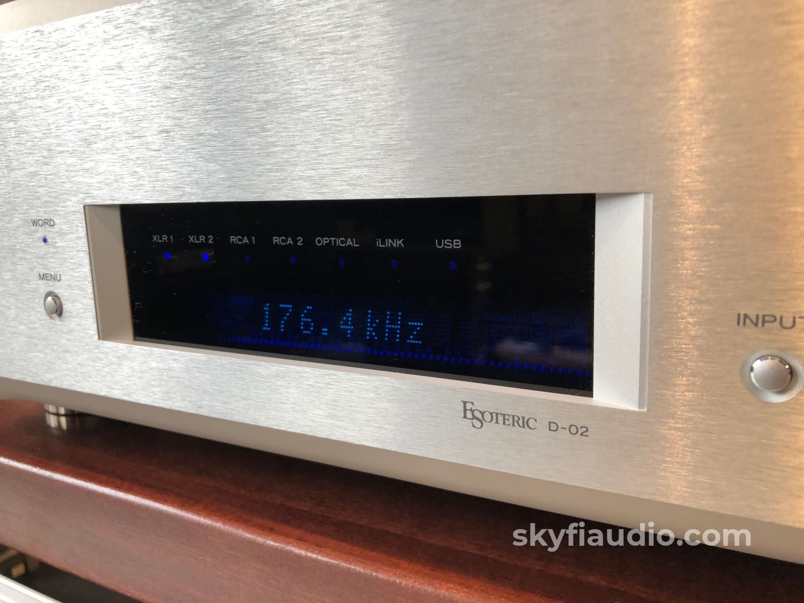 Esoteric P-02 Sacd/Cd Transport And D-02 Dac - Flagship Combination 100/120/230V Cd + Digital