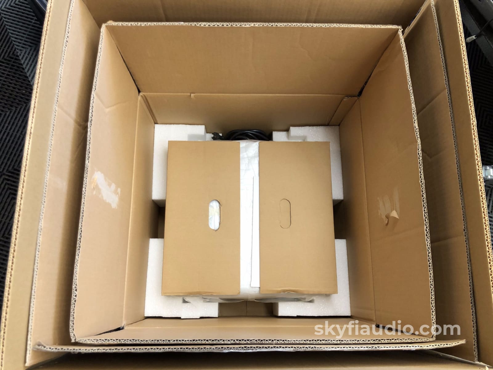 Esoteric P-02 Sacd/Cd Transport And D-02 Dac - Flagship Combination 100/120/230V Cd + Digital