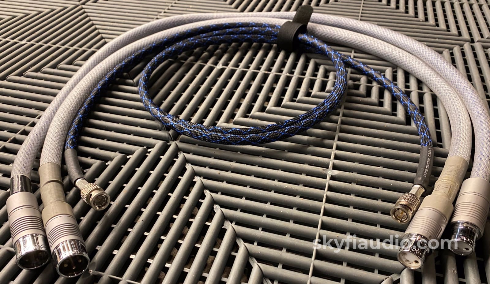 Esoteric P-02 Sacd/Cd Transport And D-02 Dac - Flagship Combination 100/120/230V Cd + Digital