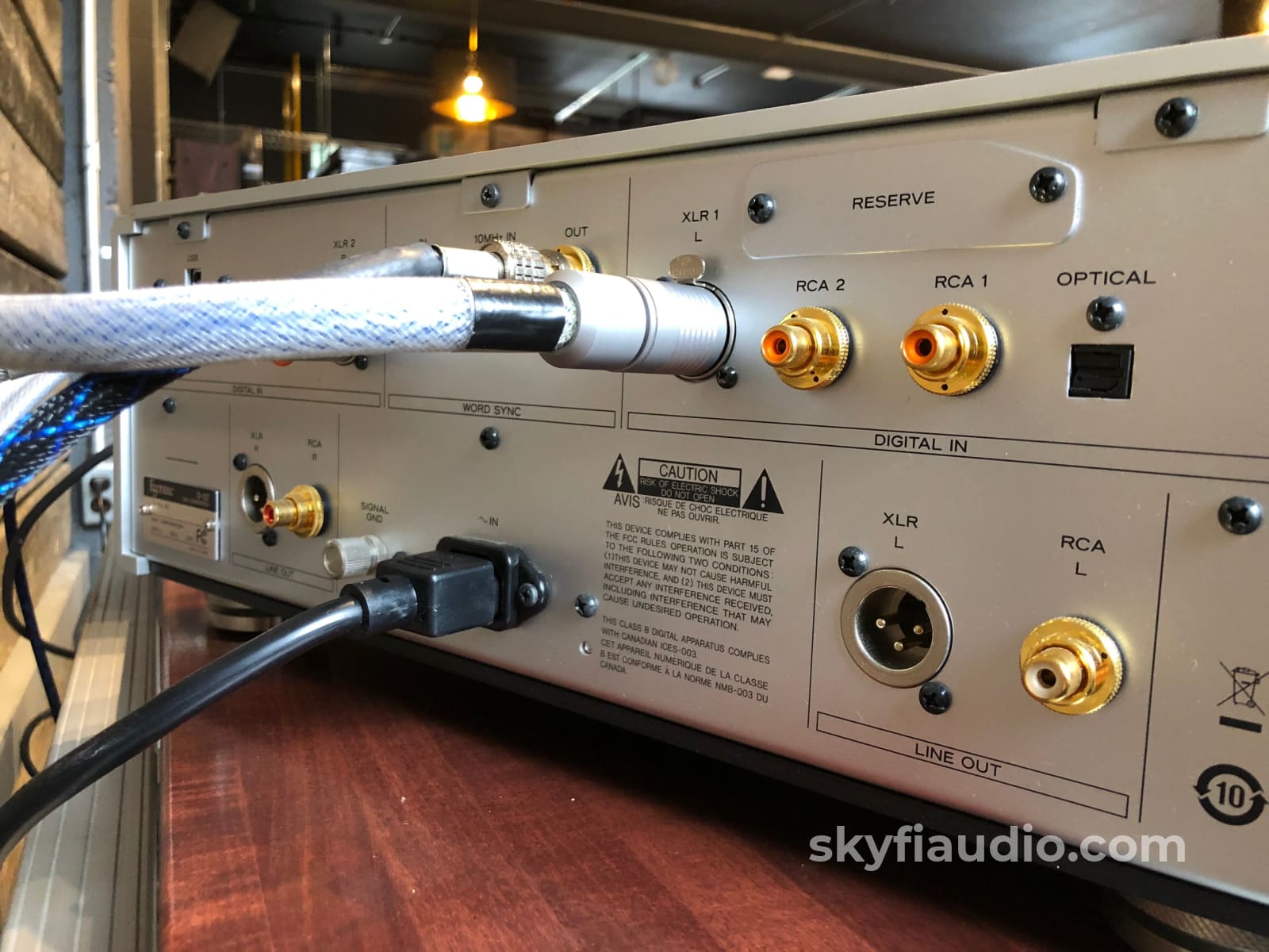 Esoteric P-02 Sacd/Cd Transport And D-02 Dac - Flagship Combination 100/120/230V Cd + Digital