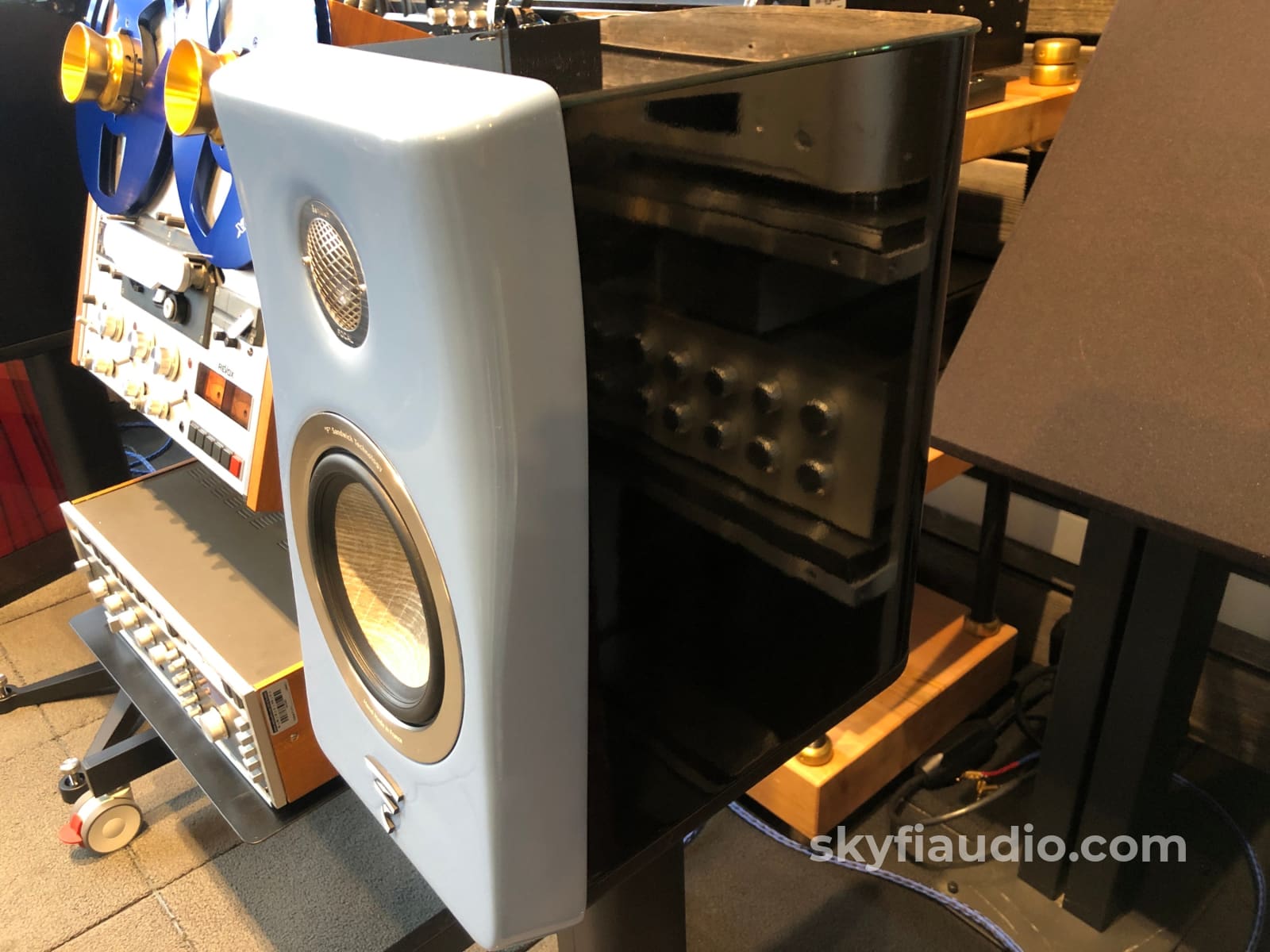 Focal Kanta N°1 High Gloss Speakers With Stands - Rare Gauloise Blue Finish