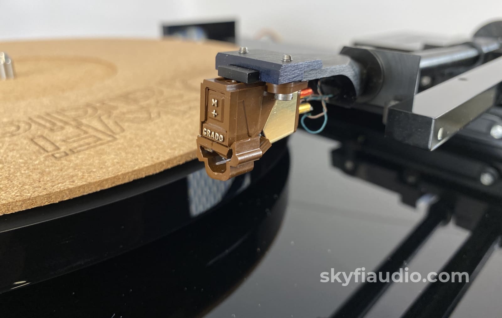 Goldmund Studietto Tangential Turntable With Grado Cartridge