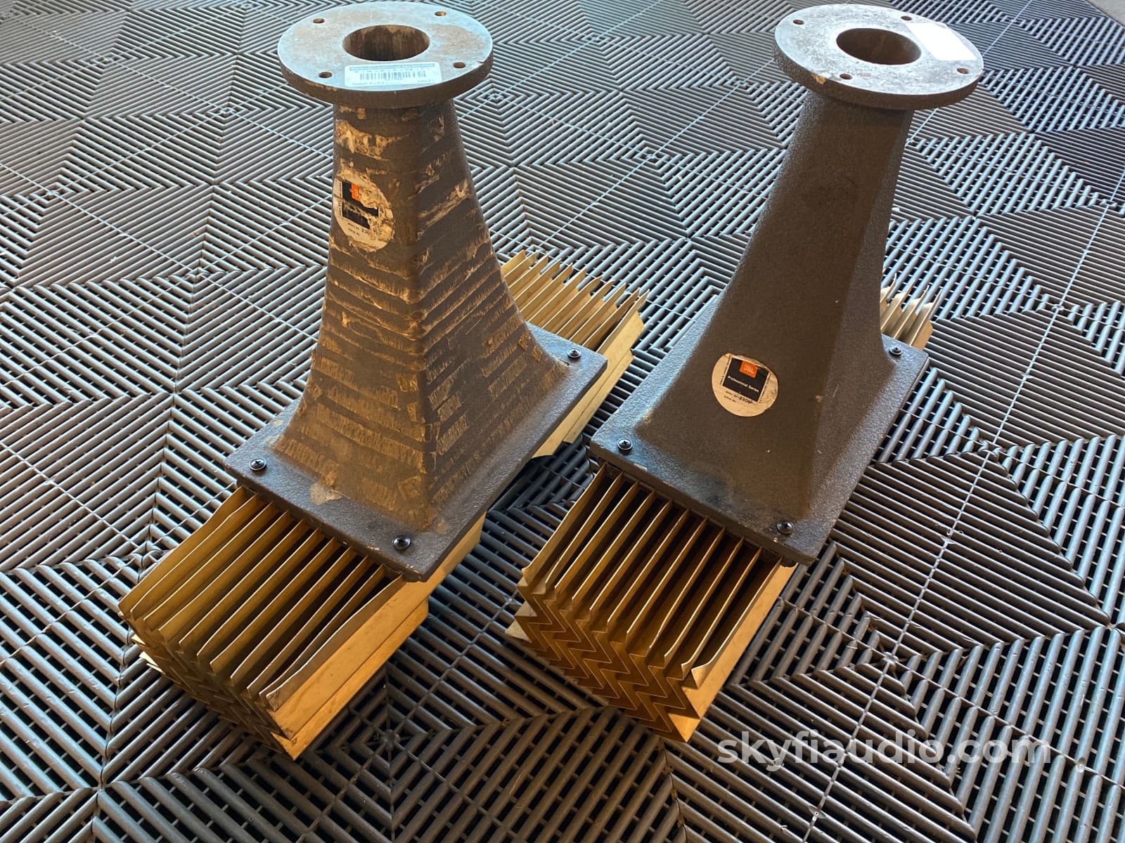 Jbl Gray 2309 Horns W/ Gold 2310 Lenses - Pair Speakers