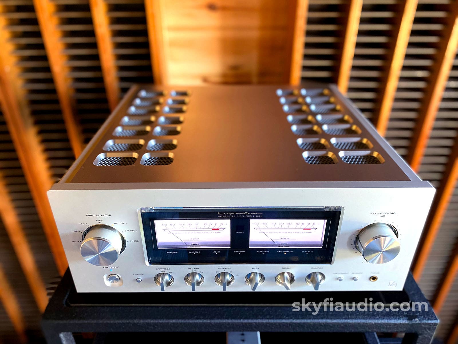 Luxman L-509X Solid State Integrated Amplifier - Demo and Complete