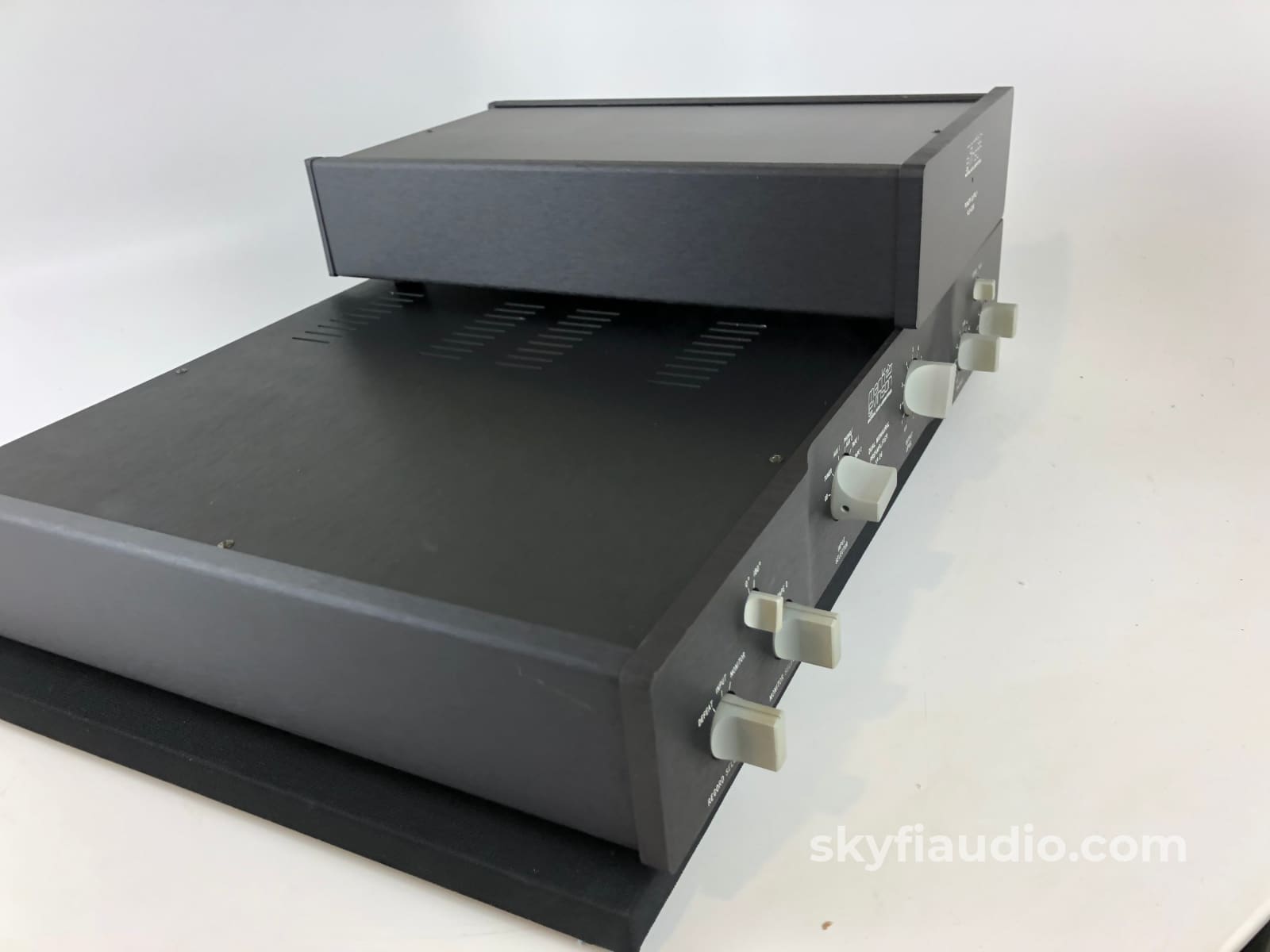 Mark Levinson No.26 Preamplifier