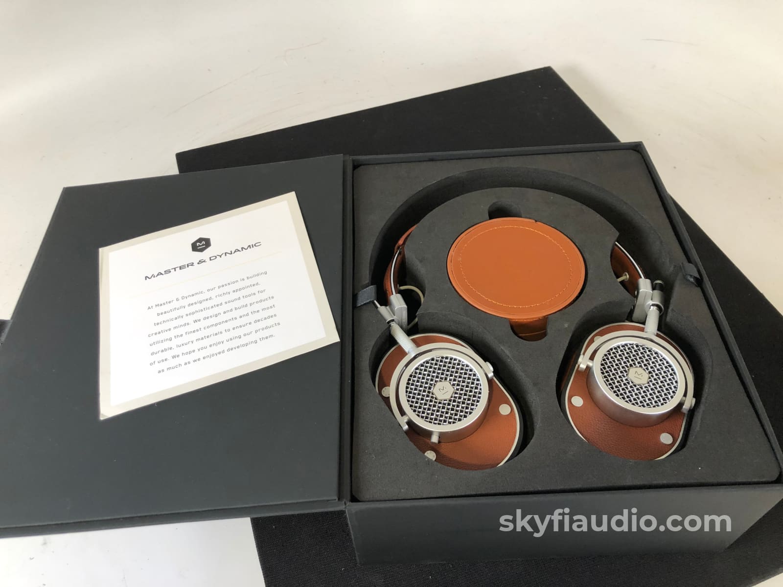 Master & Dynamic Mh40 Headphones In Fine Leather - New