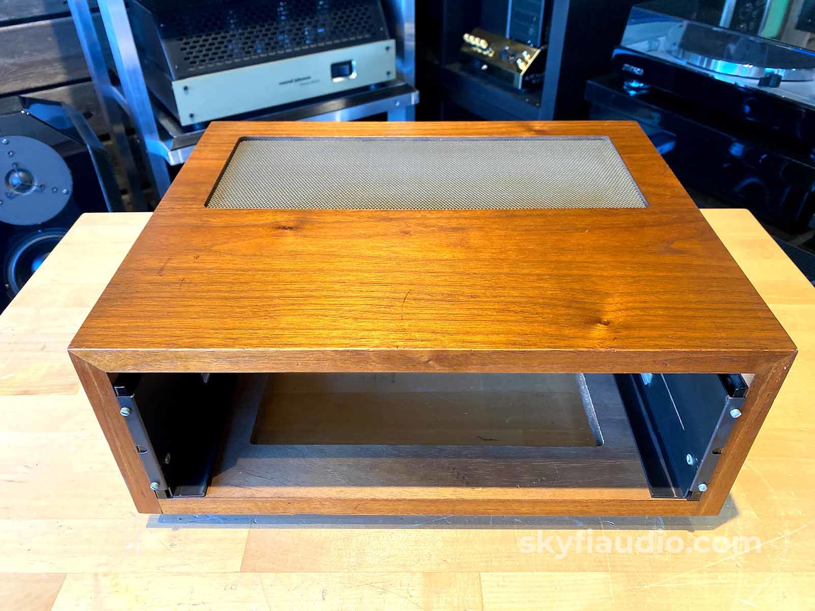 Mcintosh L12 Wood Cabinet - Slant Feet W/ 10 Or 12 Adjustable Panlocs Accessory