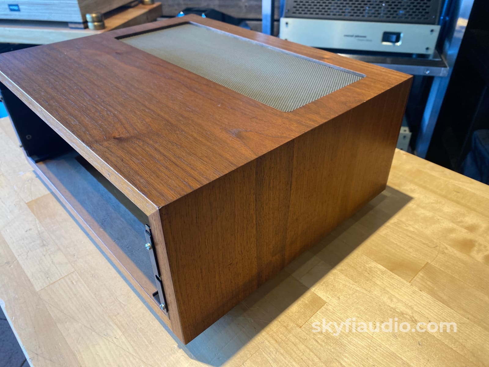 Mcintosh L12 Wood Cabinet - Slant Feet W/ 10 Or 12 Adjustable Panlocs Accessory