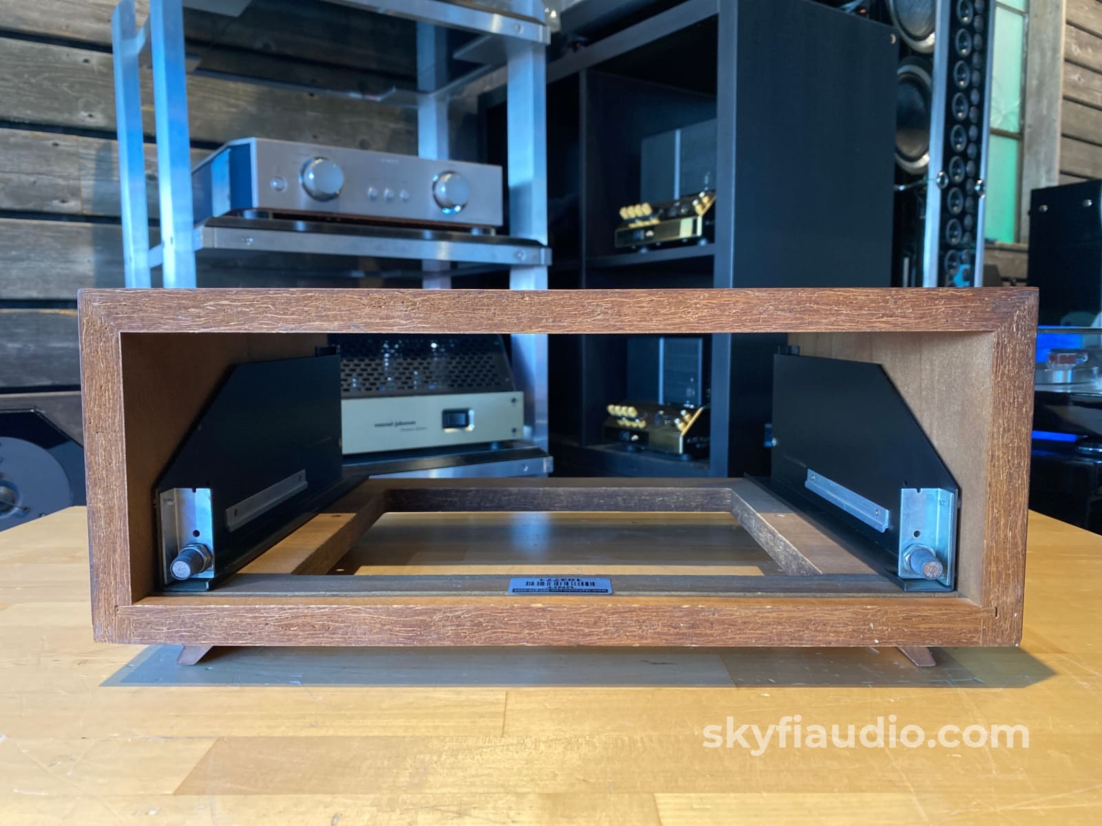 Mcintosh L12 Wood Cabinet - Slant Feet W/ 10 Or 12 Adjustable Panlocs Accessory