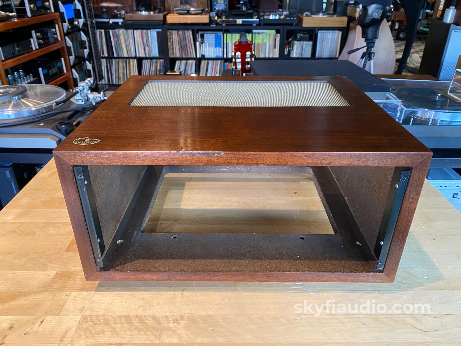 Mcintosh L54 Wood Cabinet For Large Amplifiers - No Panlocs Accessory