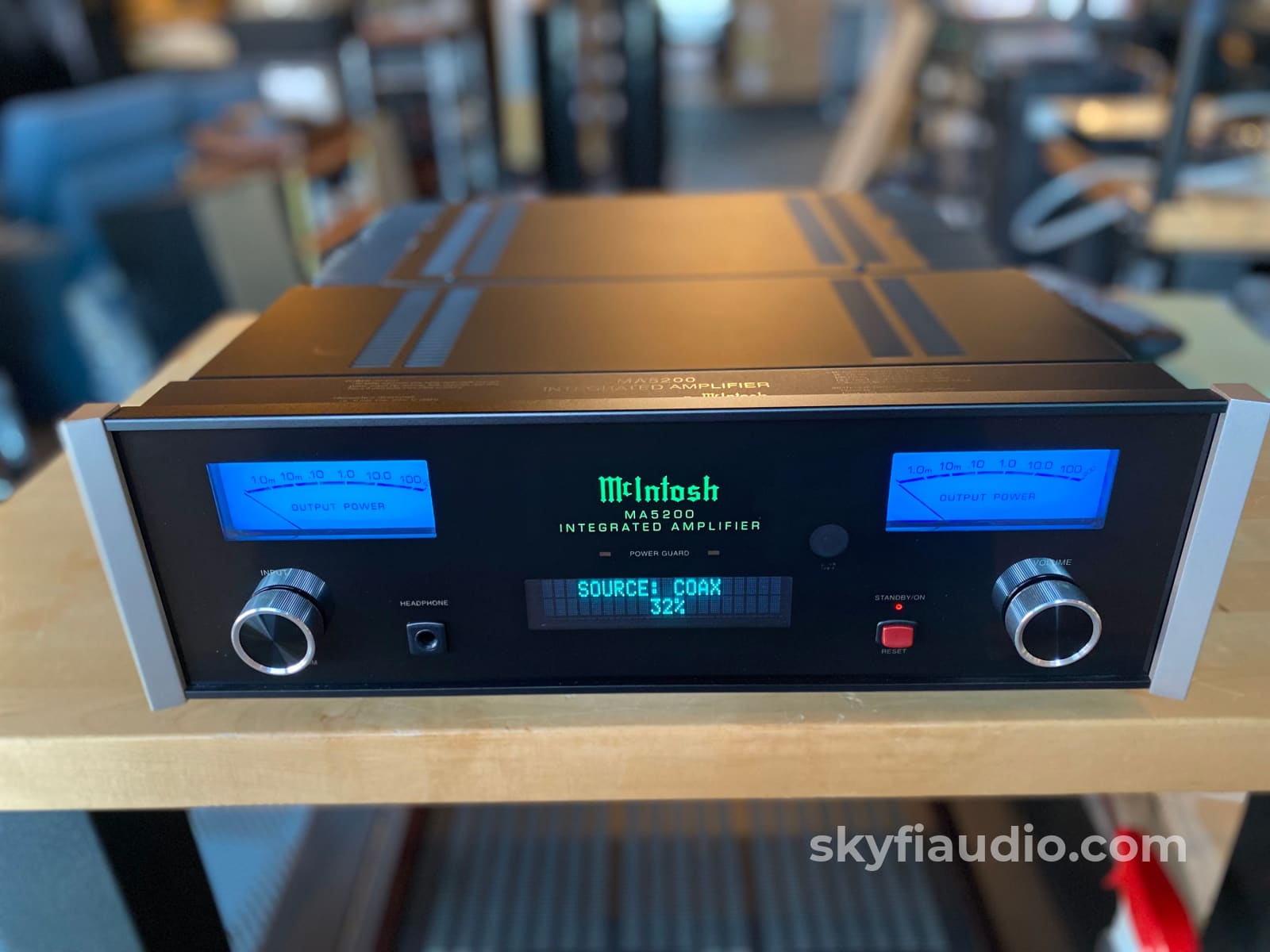 Mcintosh Ma5200 Integrated Amplifier - Like New And Complete