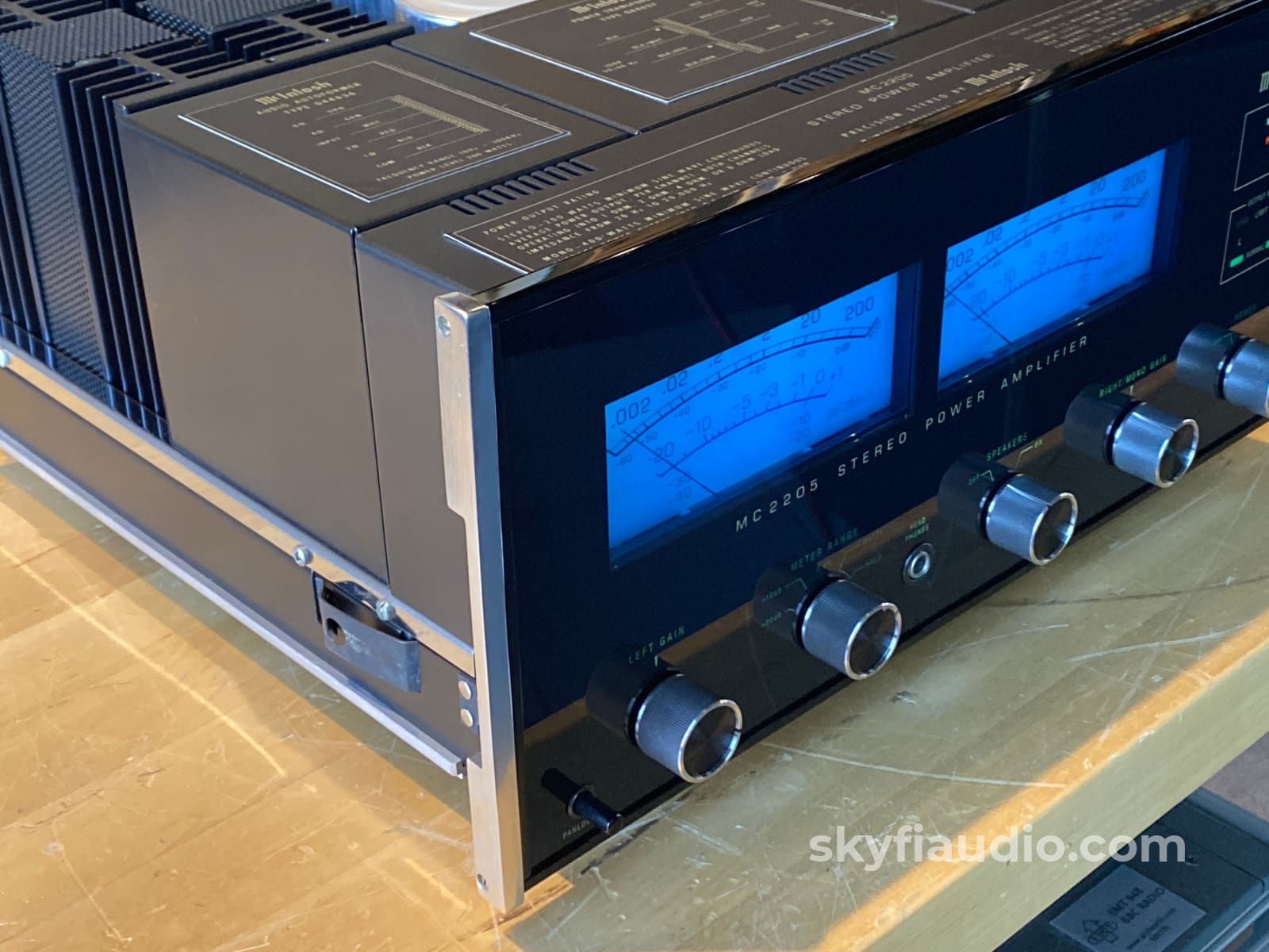 Mcintosh Mc2205 Vintage Stereo Amplifier - New Glass