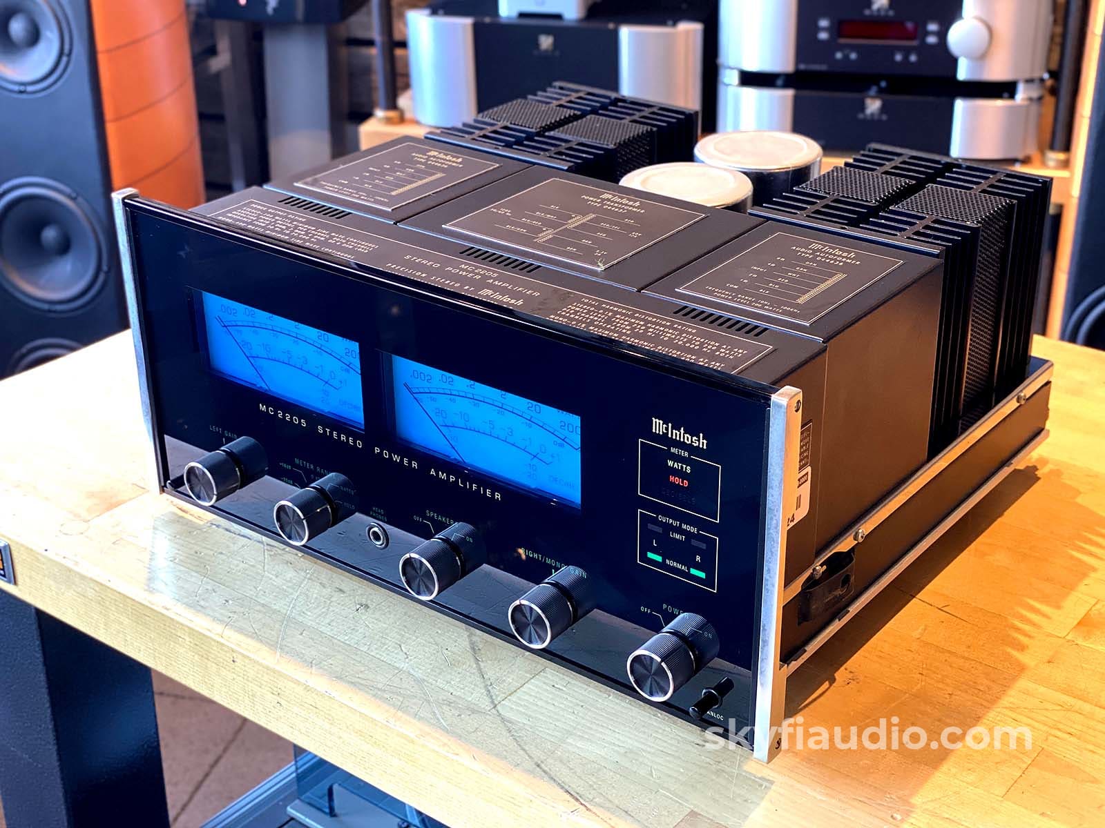 Mcintosh Mc2205 Vintage Stereo Amplifier - New Glass