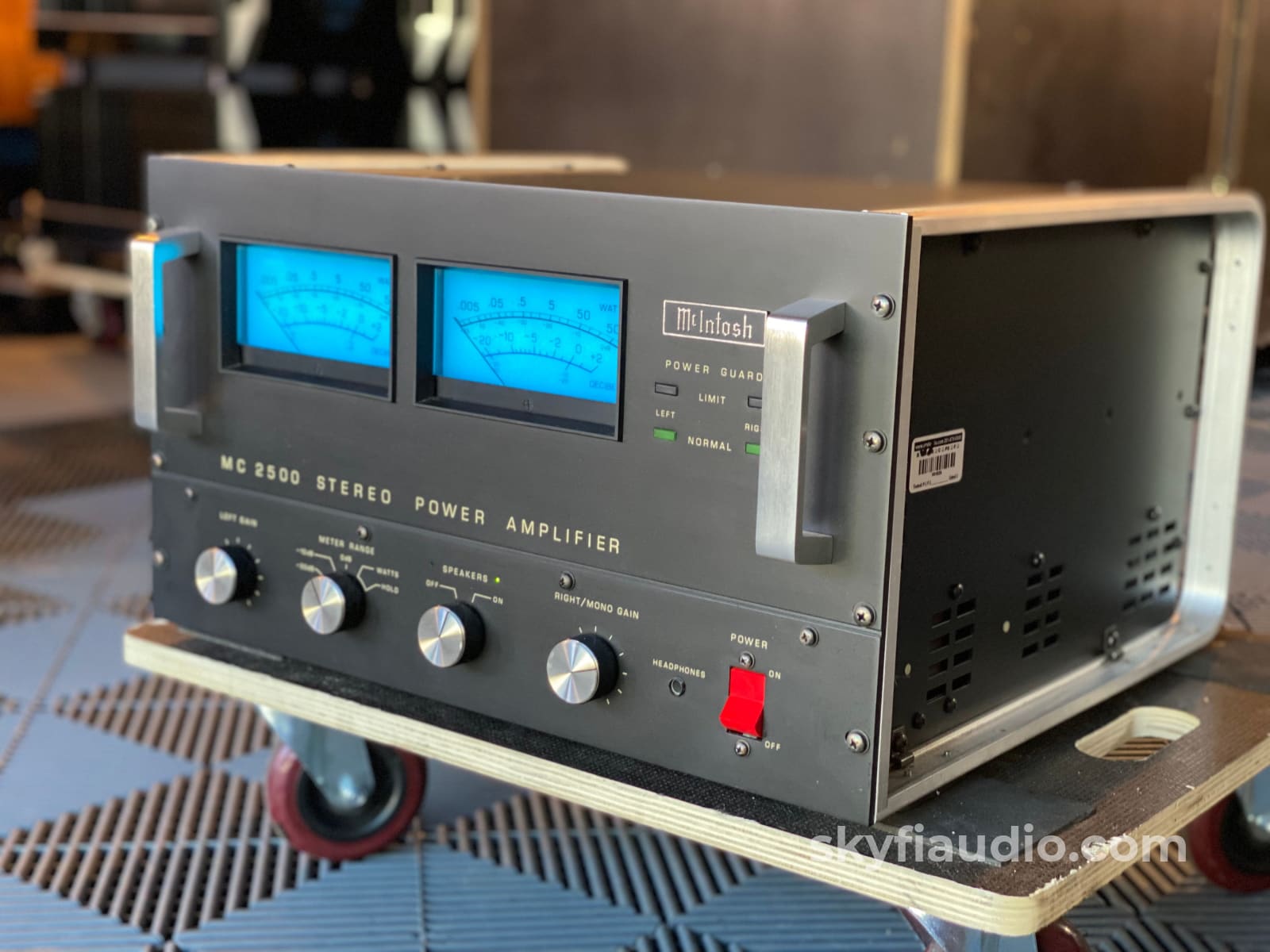 Mcintosh Mc2500 Solid State Amplifier - Rare Black Finish!