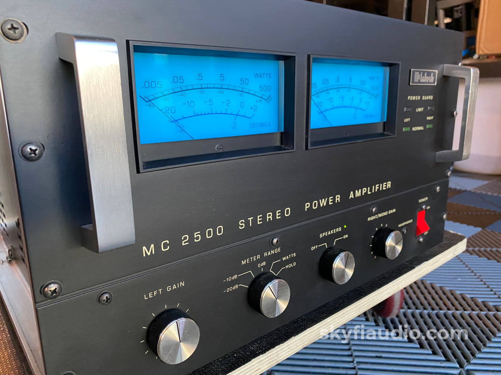 Mcintosh Mc2500 Solid State Amplifier - Rare Black Finish!