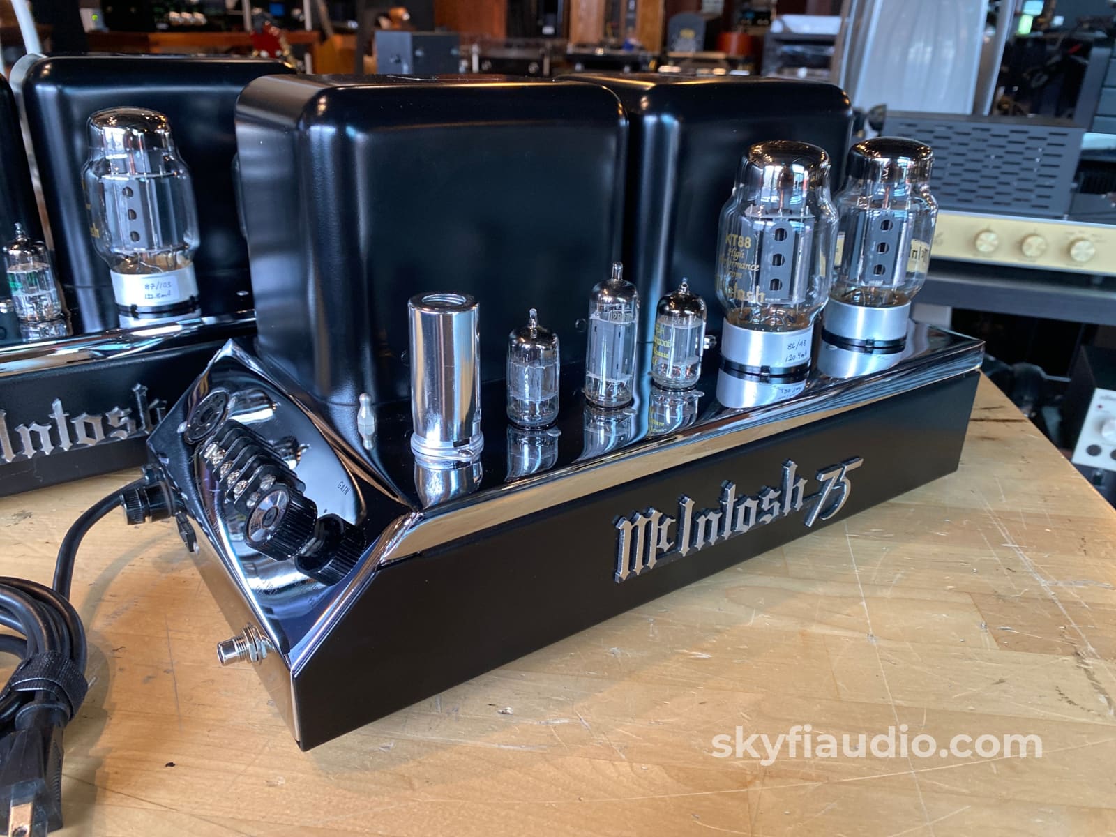 Mcintosh Mc75 Vintage And Restored Tube Monoblock Amps - 120 / 240V Capable Amplifier