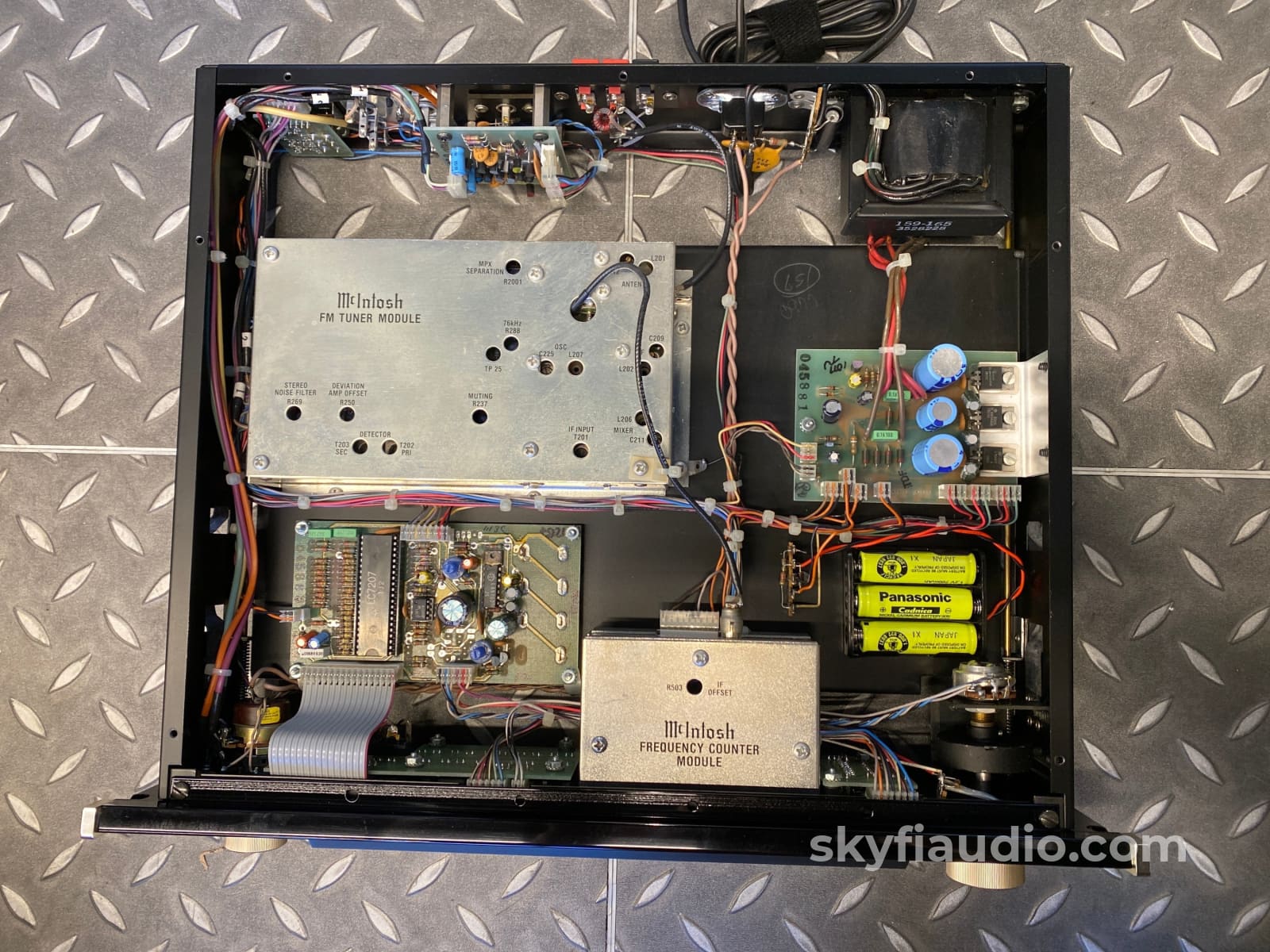 Mcintosh Mr500 Vintage Fm Tuner W/Wood Cabinet & Scan Remote - Survivor Condition