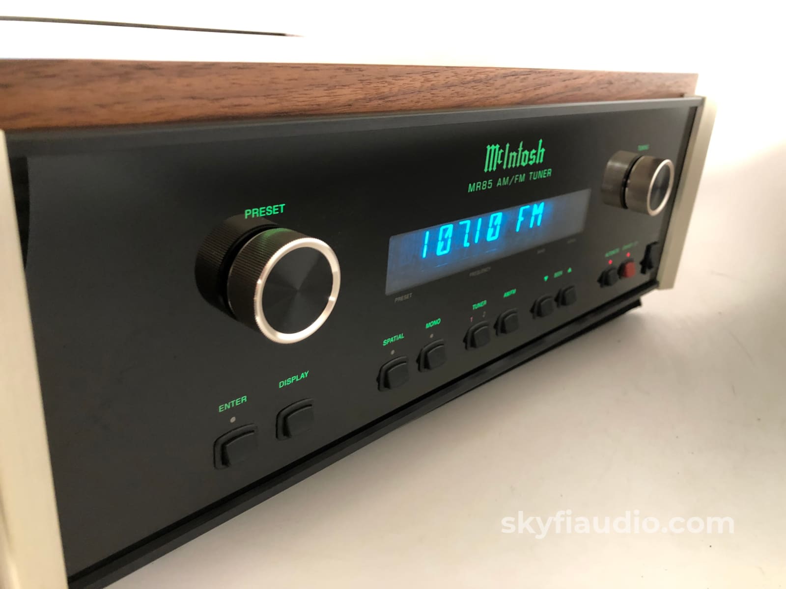 Mcintosh Mr85 Am/Fm Tuner In Custom Walnut Wood Case