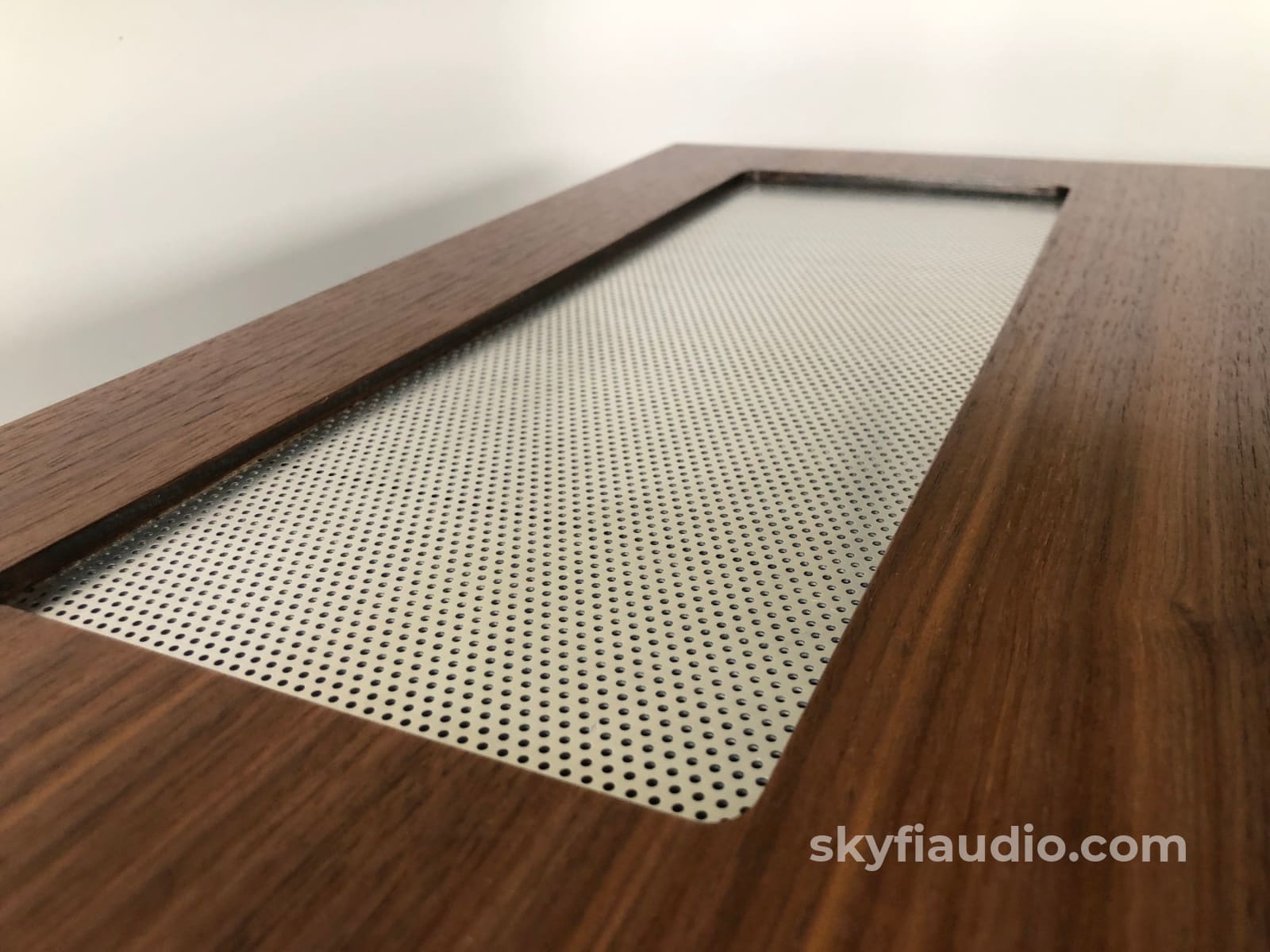 Mcintosh Mr85 Am/Fm Tuner In Custom Walnut Wood Case