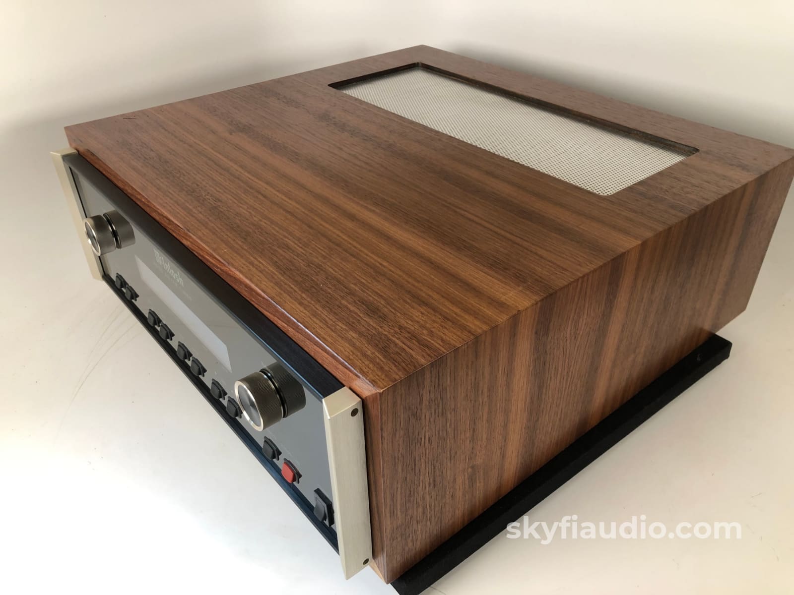 Mcintosh Mr85 Am/Fm Tuner In Custom Walnut Wood Case