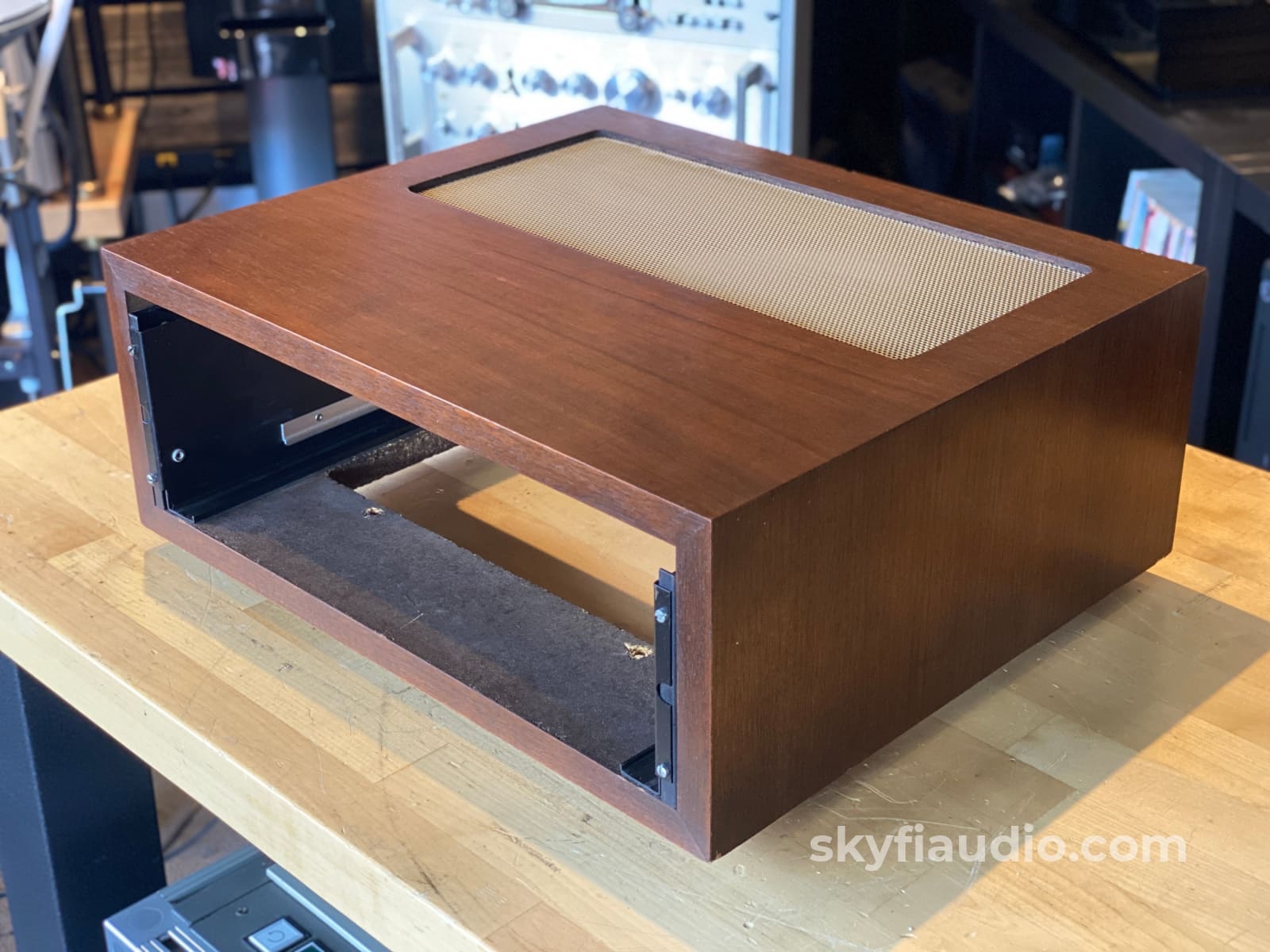 Mcintosh Wood Cabinet W/ 13.5 Panlocs For Mc2125 More Accessory