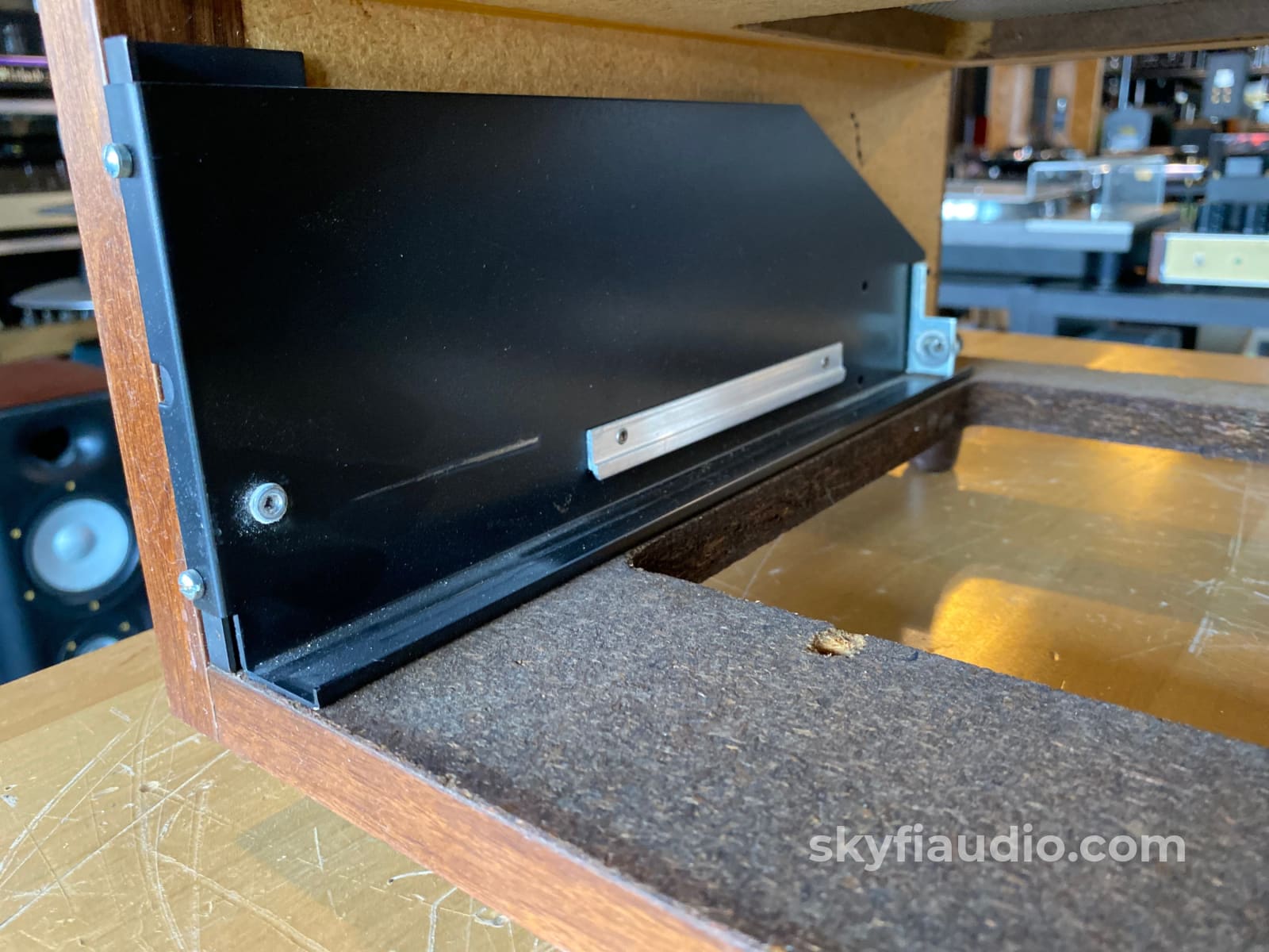 Mcintosh Wood Cabinet - W/10-12 Adjustable Panlocs Accessory