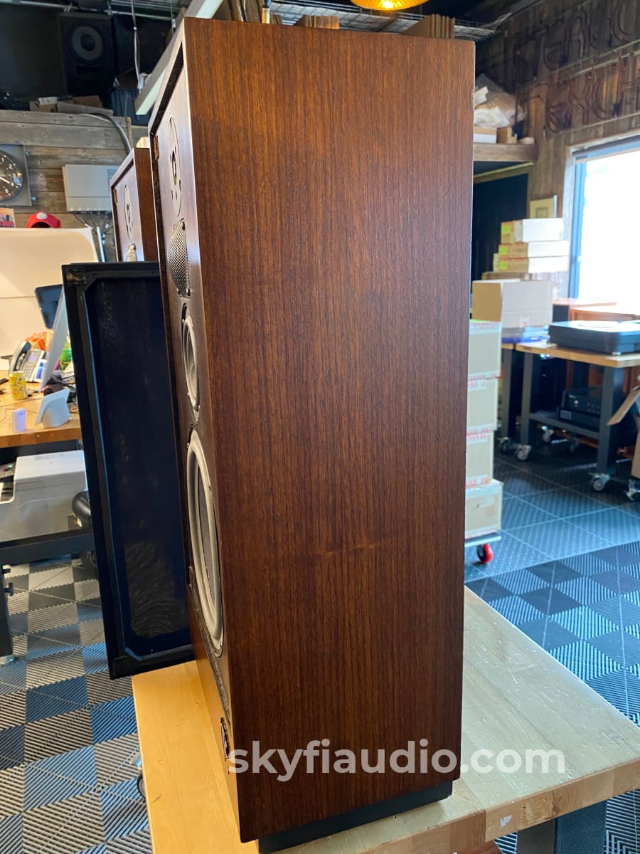 Mcintosh Xr14 Vintage 4-Way Isoplanar Radiator Speakers - Refurbished