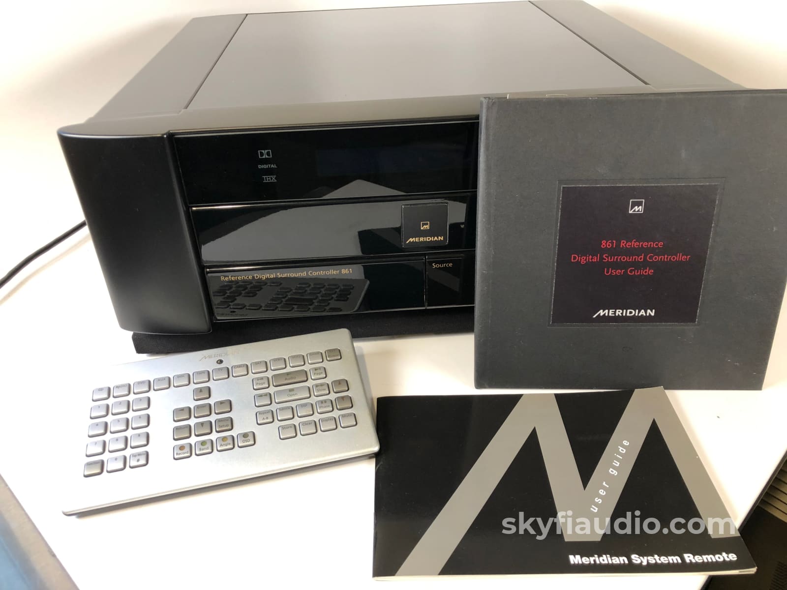 Meridian 861 V6 Reference Digital Surround Controller And Processor - Upgradable Preamplifier