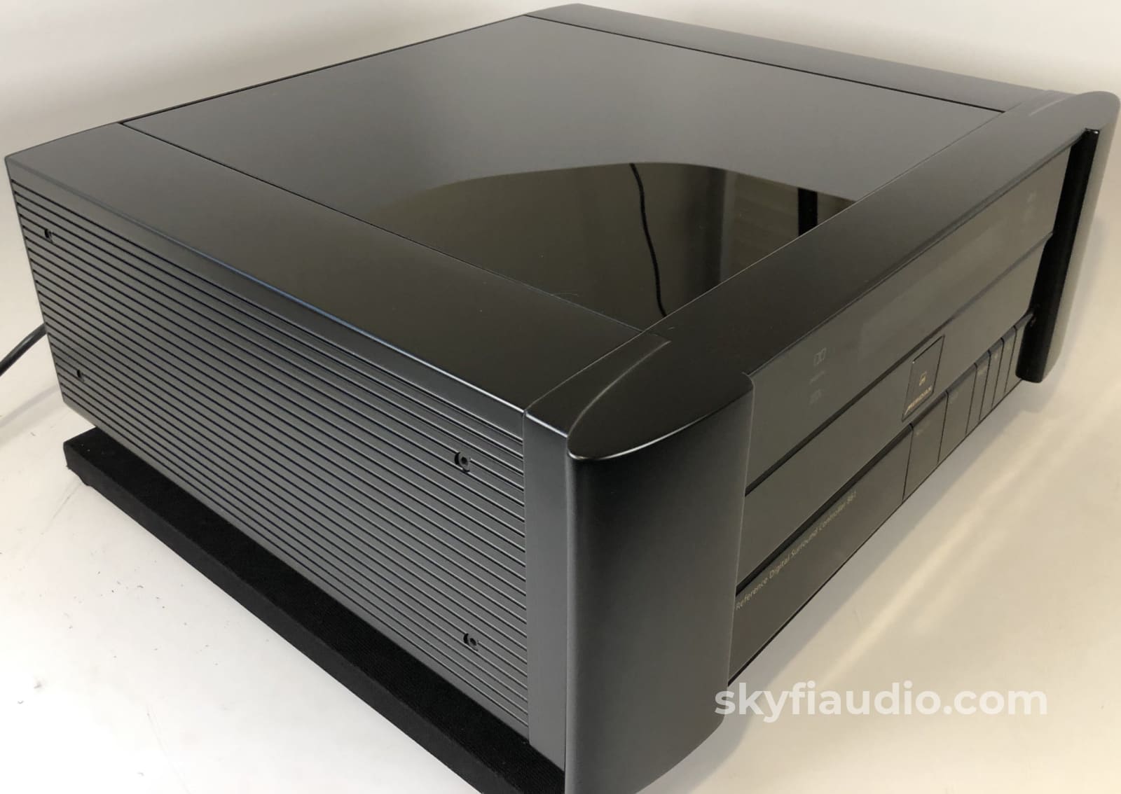 Meridian 861 V6 Reference Digital Surround Controller And Processor - Upgradable Preamplifier