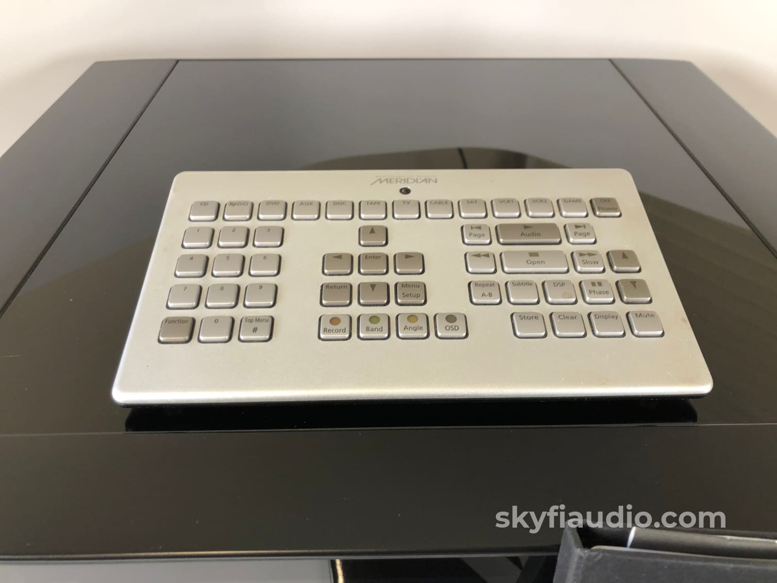 Meridian 861 V6 Reference Digital Surround Controller And Processor - Upgradable Preamplifier