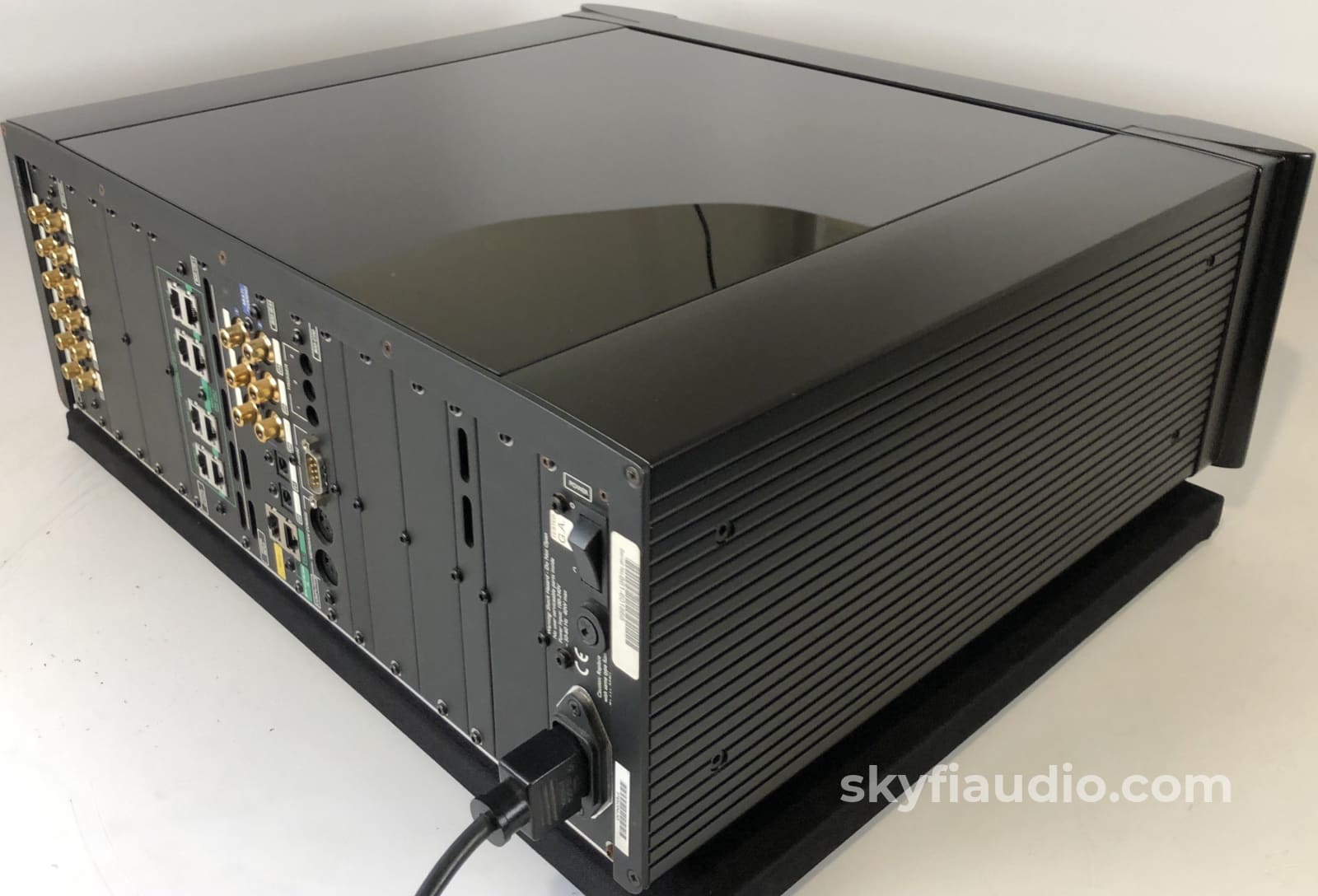 Meridian 861 V6 Reference Digital Surround Controller And Processor - Upgradable Preamplifier