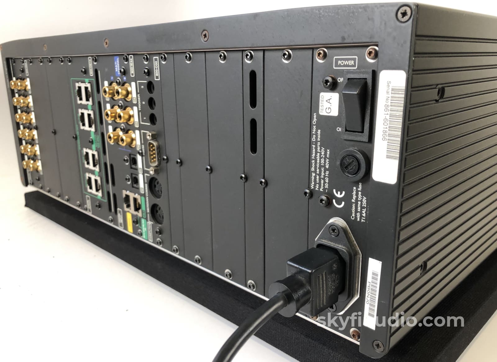 Meridian 861 V6 Reference Digital Surround Controller And Processor - Upgradable Preamplifier