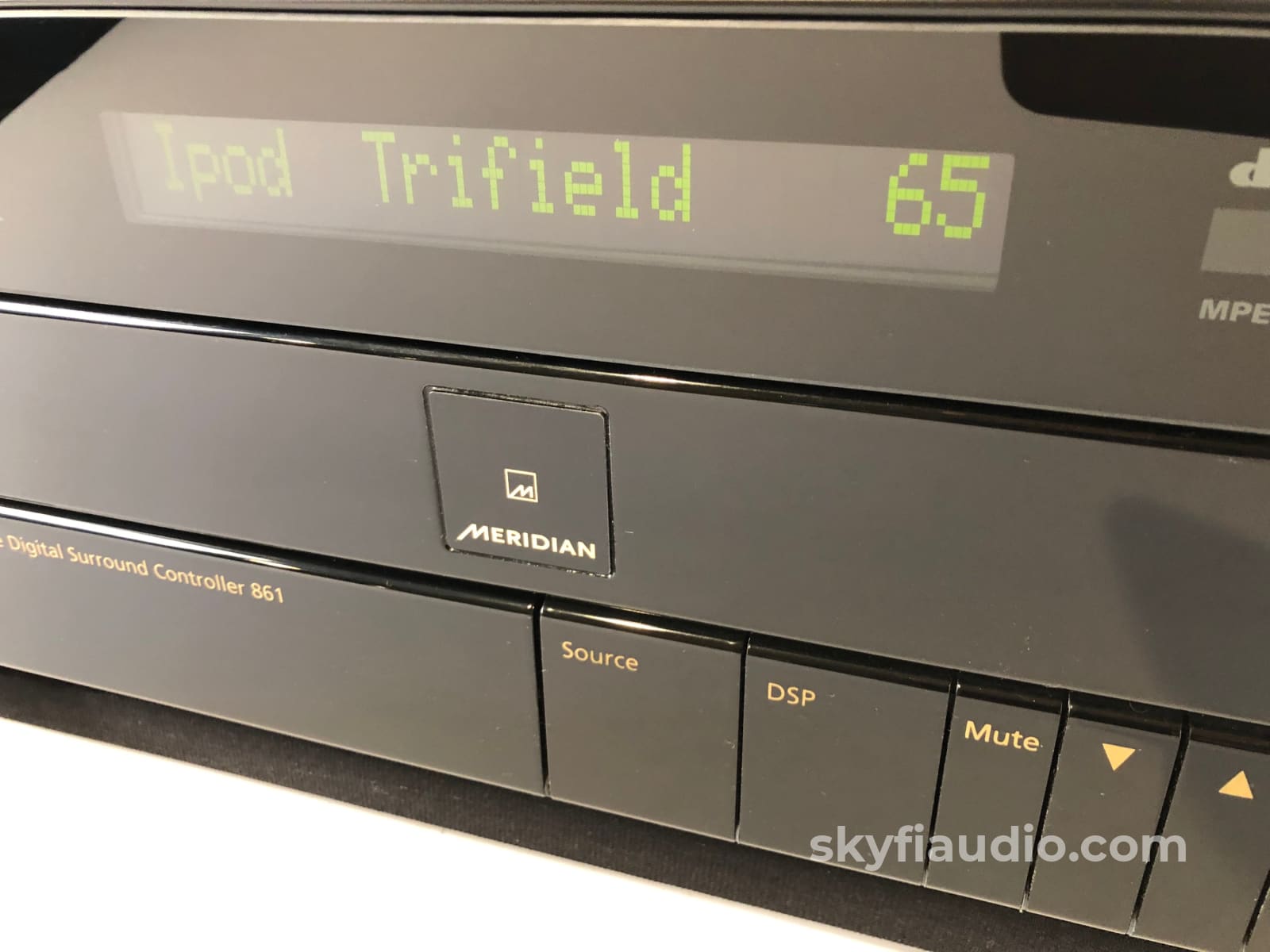 Meridian 861 V6 Reference Digital Surround Controller And Processor - Upgradable Preamplifier