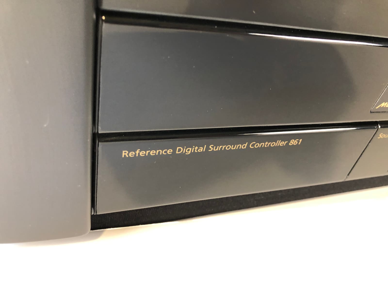 Meridian 861 V6 Reference Digital Surround Controller And Processor - Upgradable Preamplifier