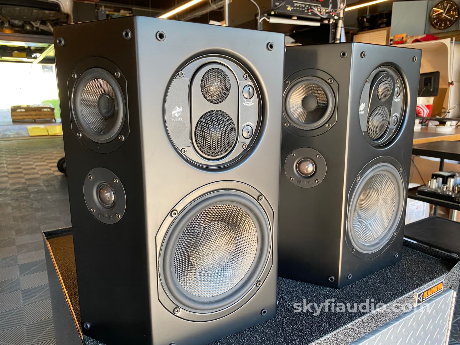 Niles Stagefront Pro770Fx - Surround Or Side Speakers