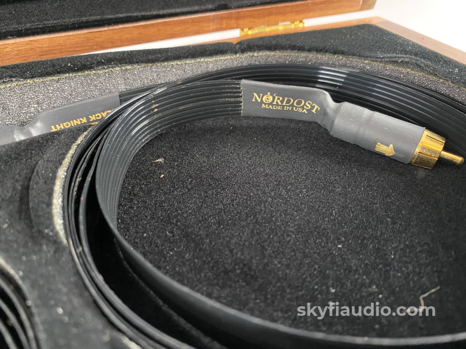 Nordost Black Knight Rca Interconnects With Wood Case - 2M Cables